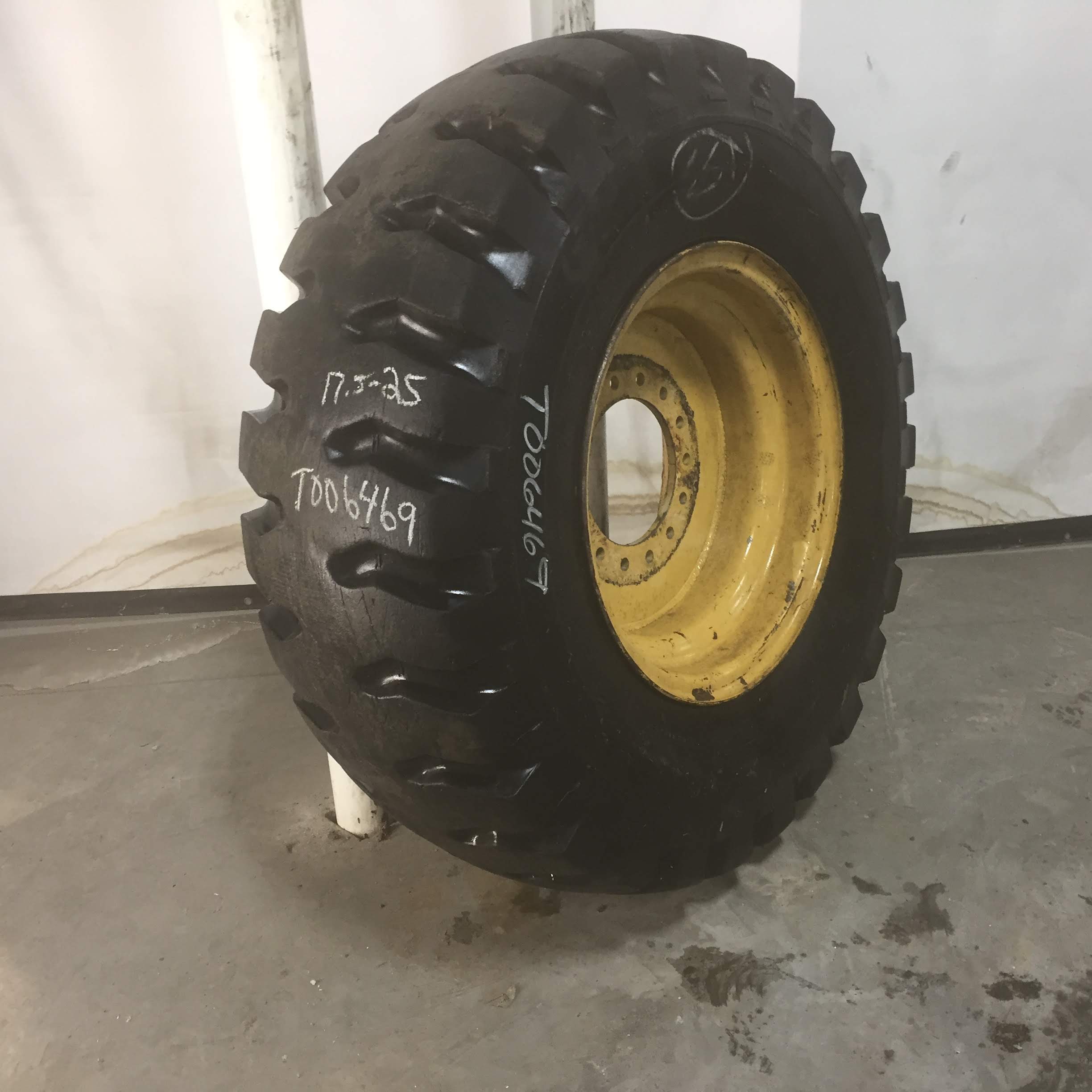 17.5/-25 Yokohama Y575 L-3 Tire-Wheel Assembly T006469