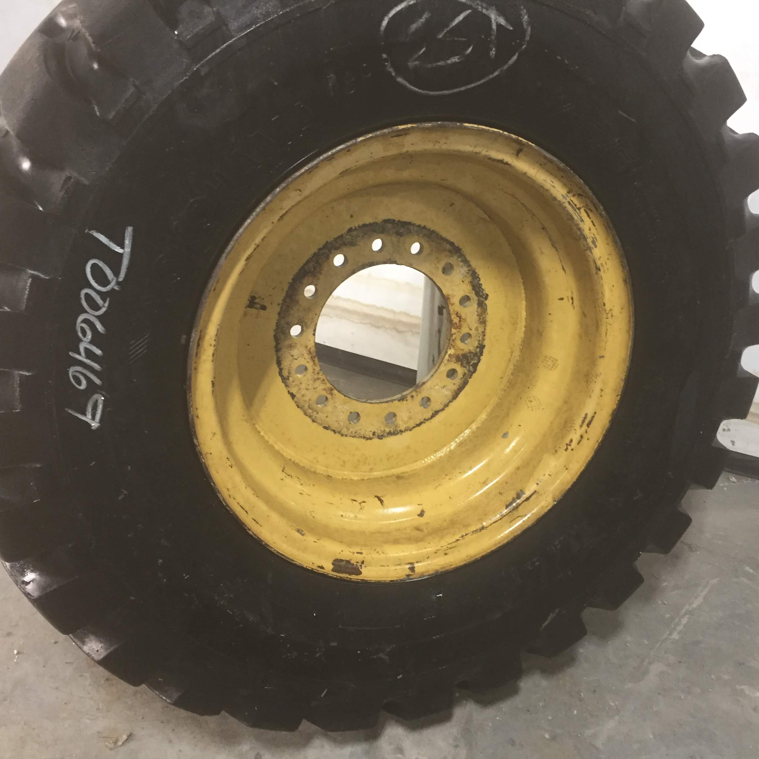 17.5/-25 Yokohama Y575 L-3 Tire-Wheel Assembly T006469