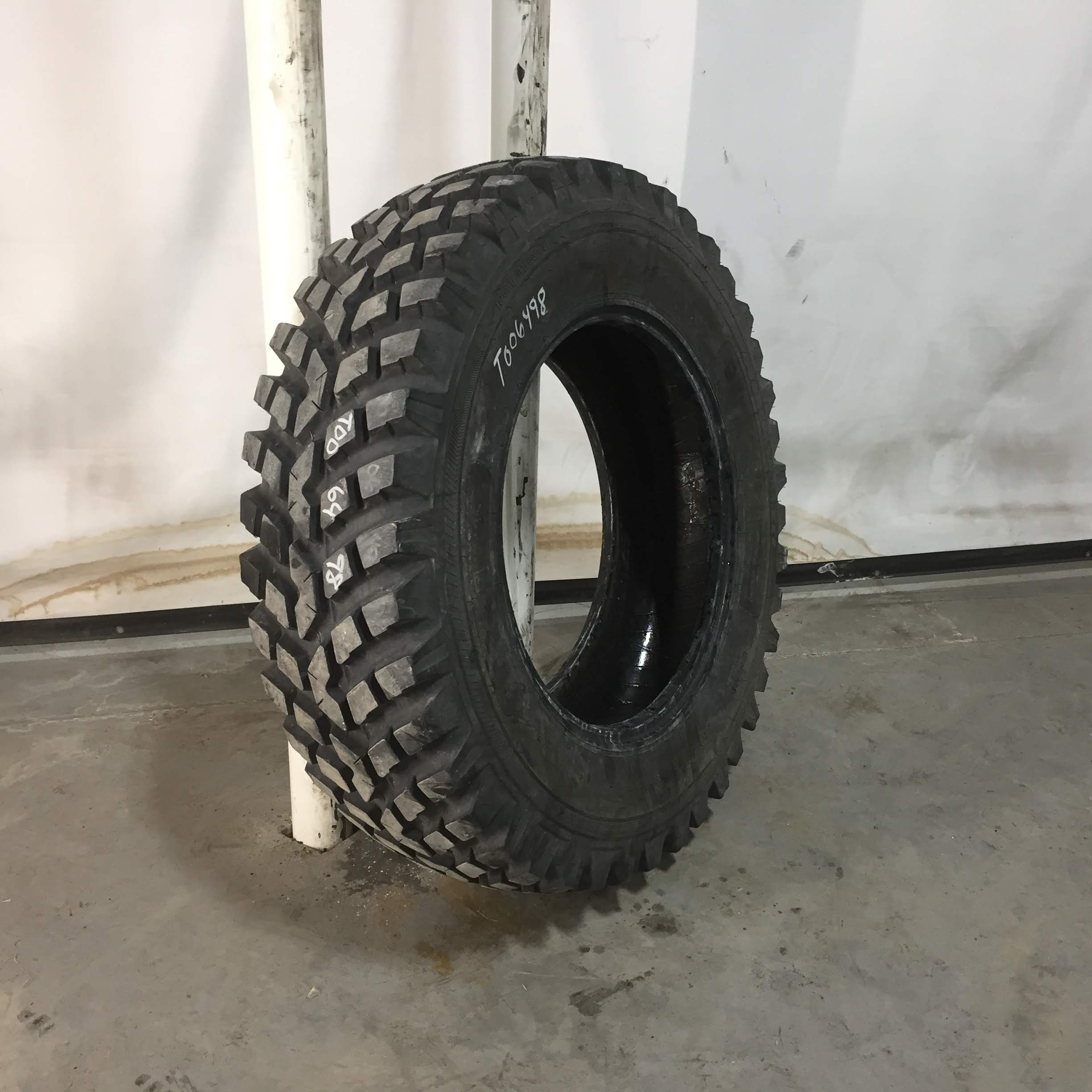 360/80R28 Nokian TRI 2 R-1 Tire T006498