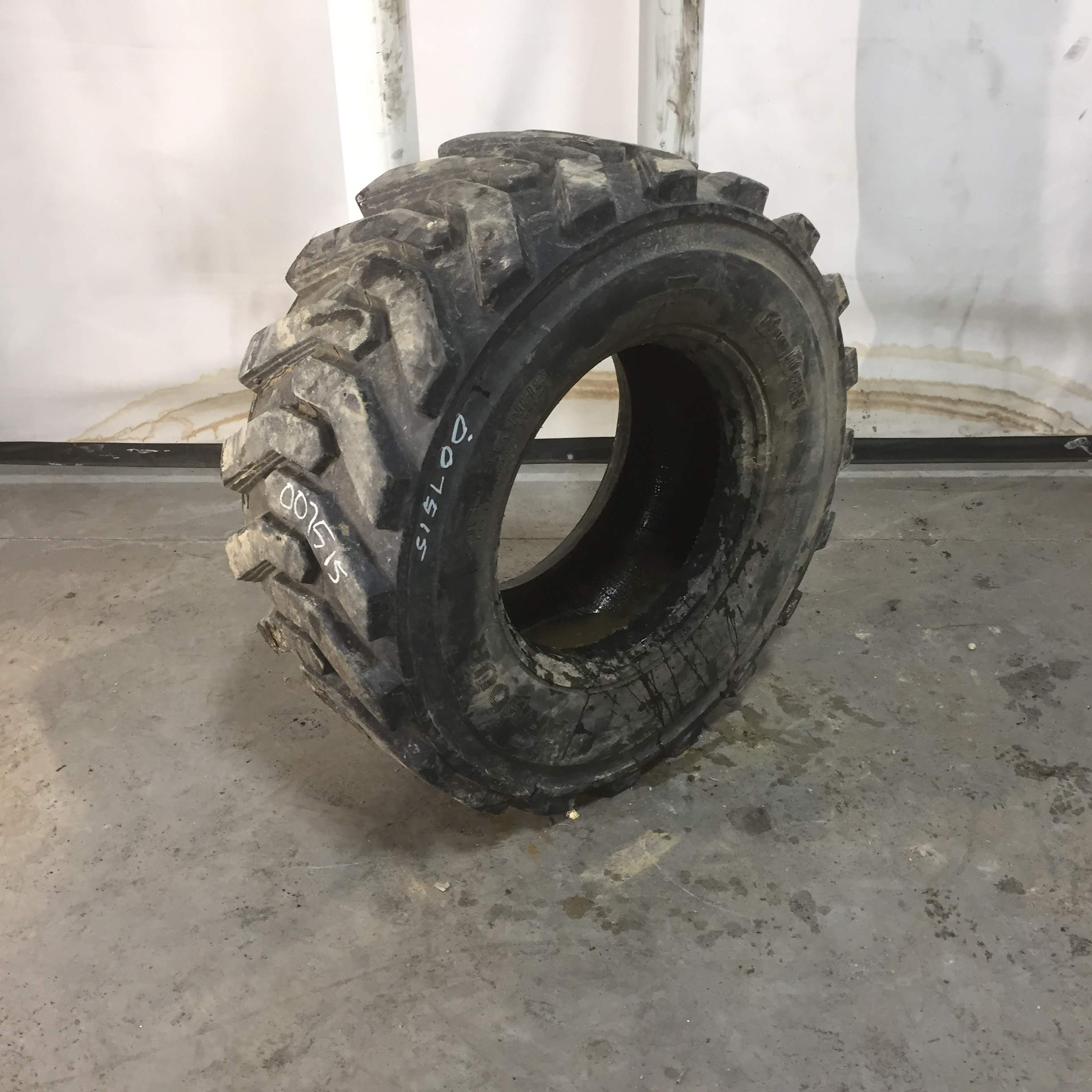 15/-19.5 Armour Big Dog R-4 Tire 007515