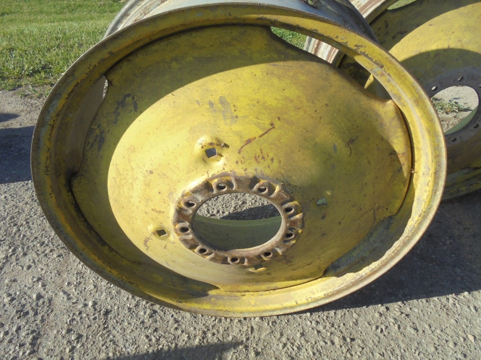 34''D x 15''W Stamped Plate Wheel S000842