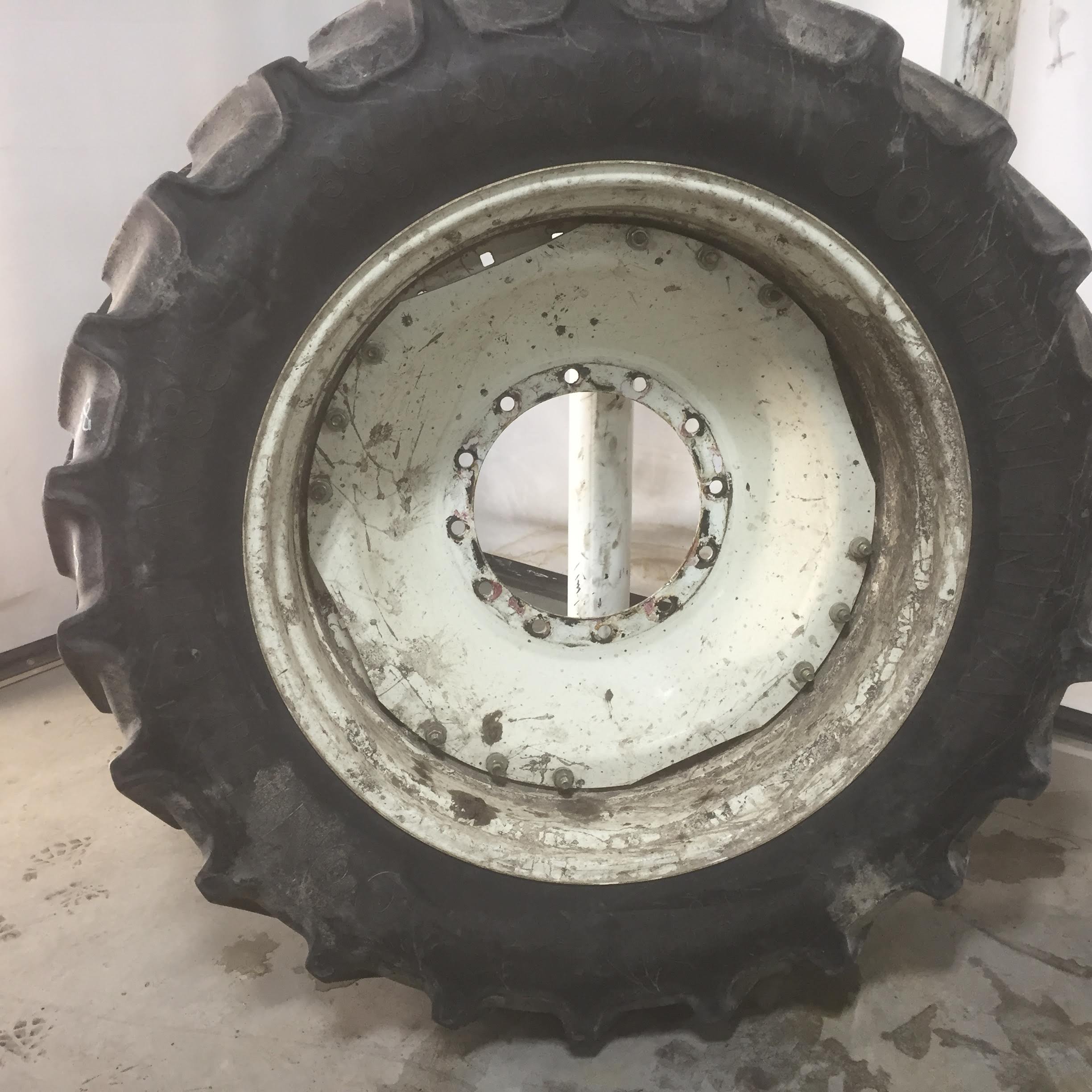 38''-54'' Waffle Wheel (Groups of 3 bolts) Rim Center WT006606CTR