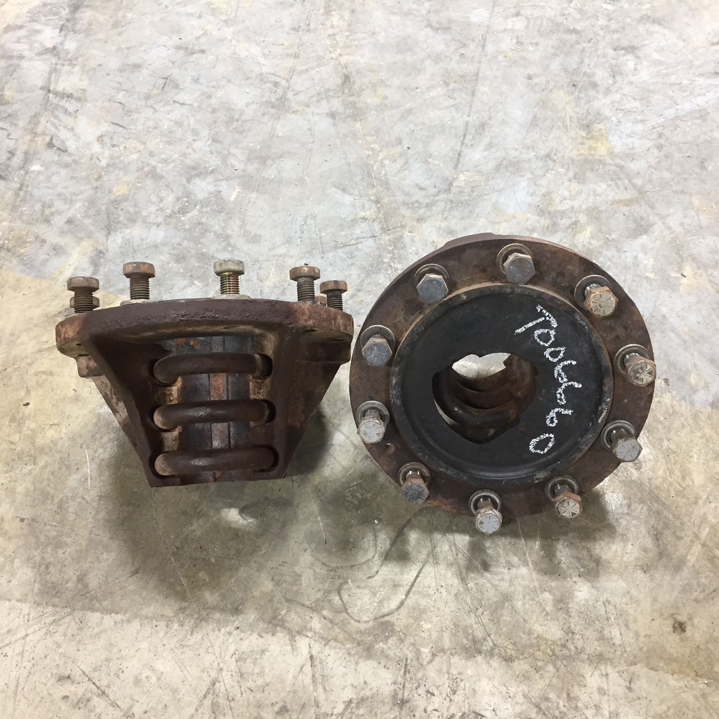 10 Bolt 3 U-Bolt Style Dual Hub T006660