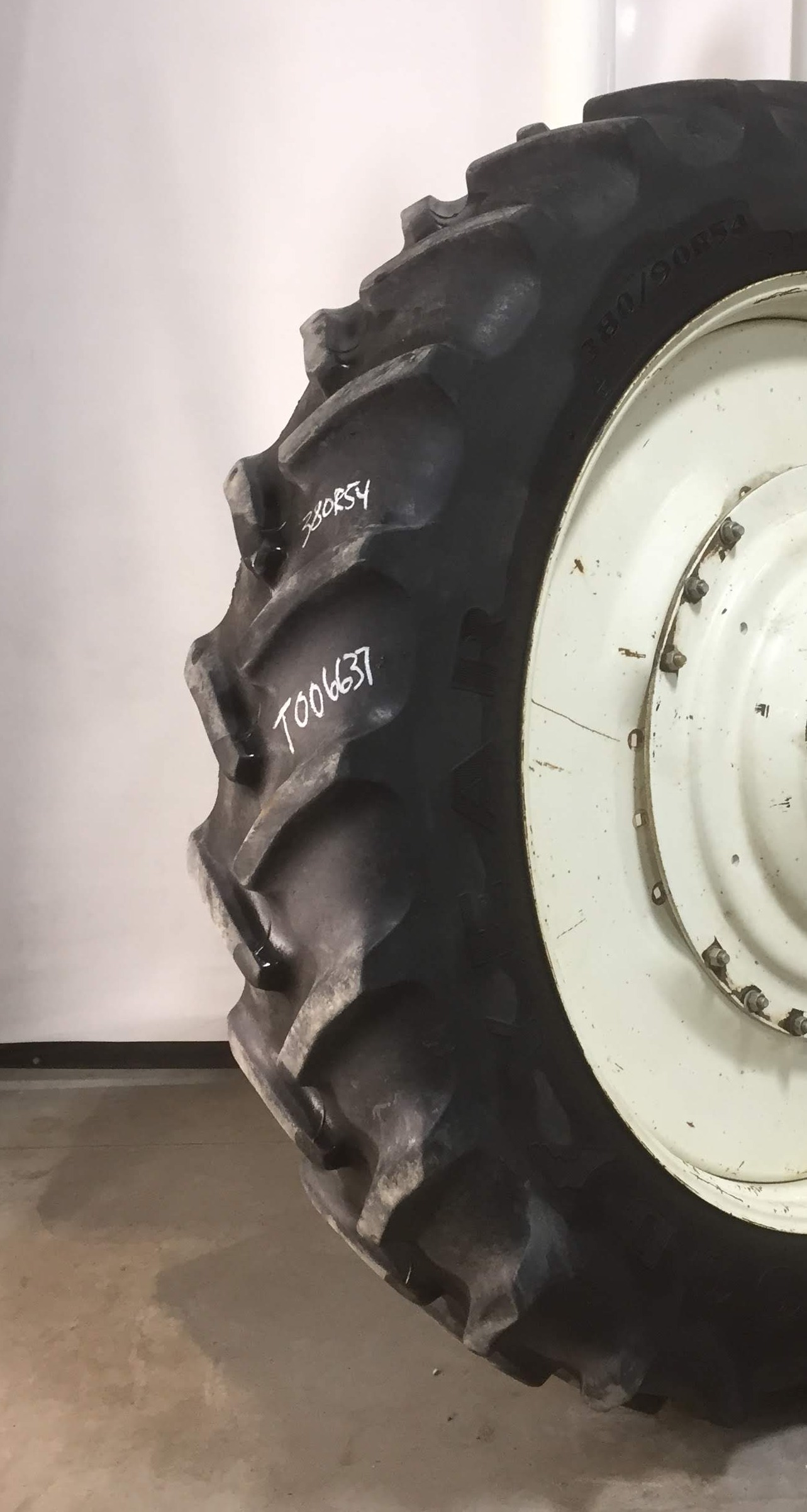 380/90R54 Goodyear Farm DT800 Super Traction R-1W Tire RT006637