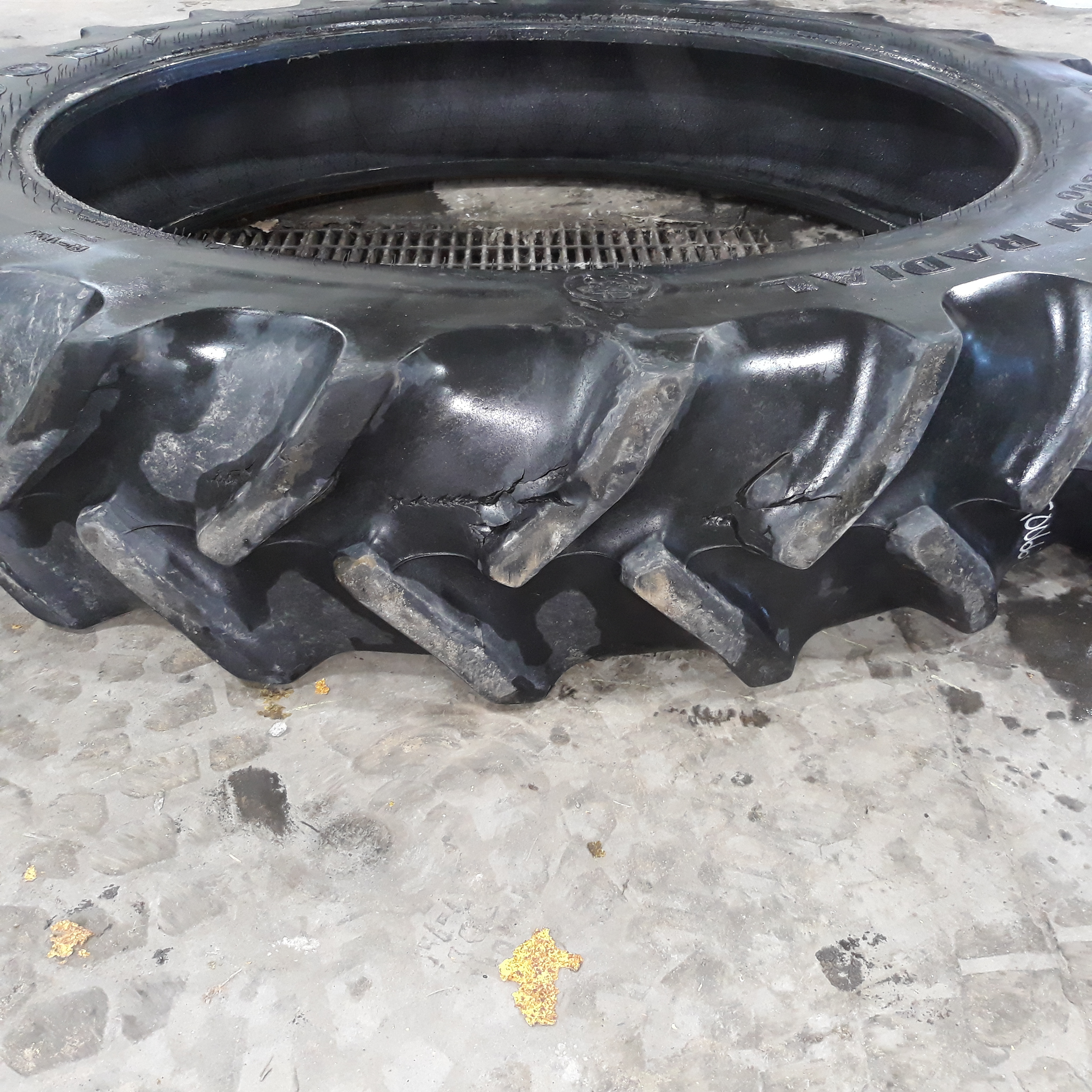 380/90R54 Goodyear Farm DT800 Super Traction R-1W Tire RT006637