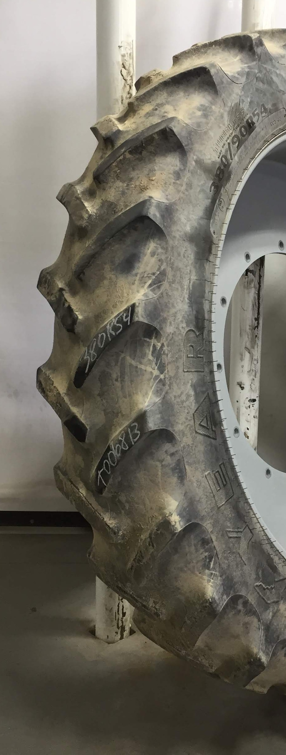 380/90R54 Goodyear Farm DT800 Super Traction R-1W Tire RT006813