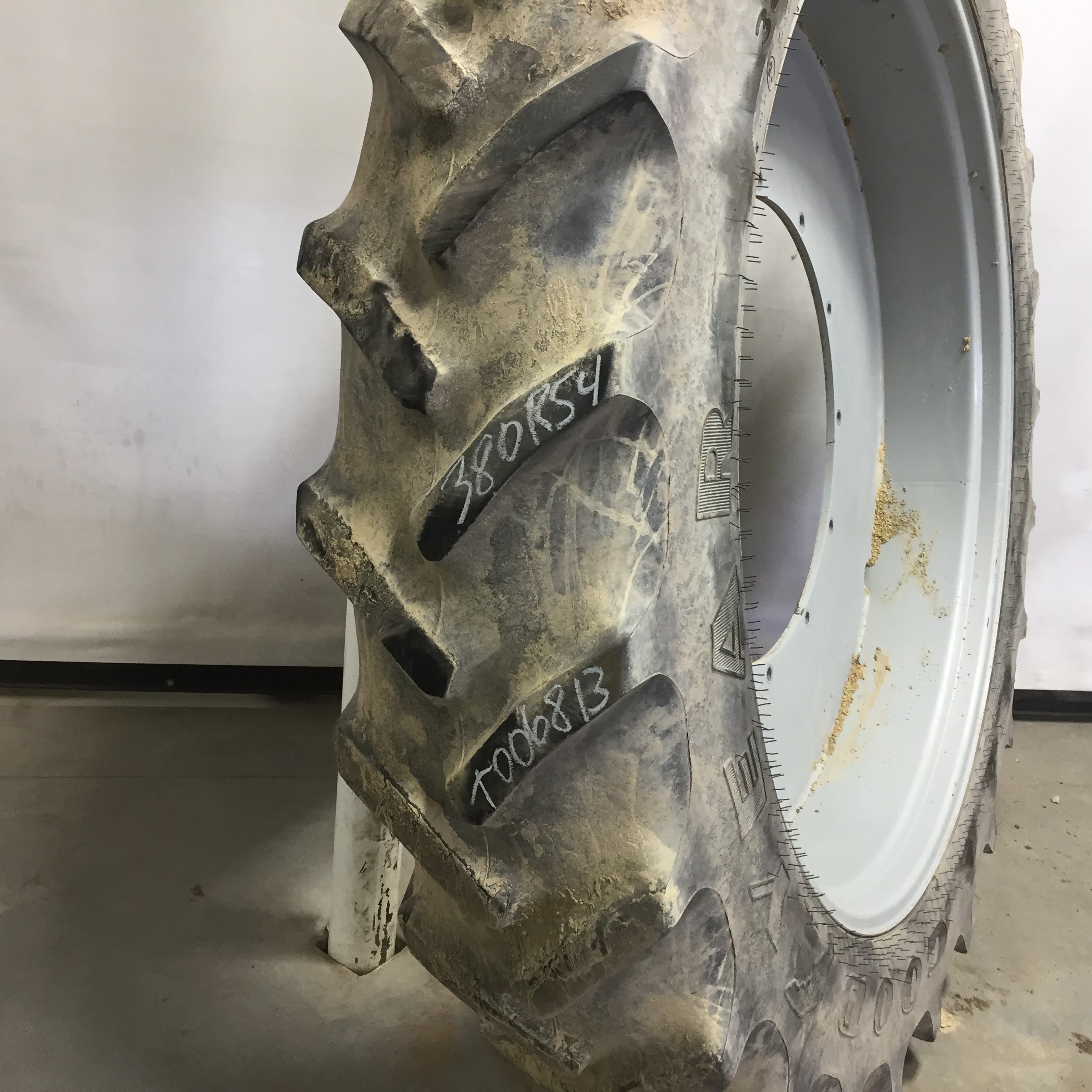 380/90R54 Goodyear Farm DT800 Super Traction R-1W Tire RT006813