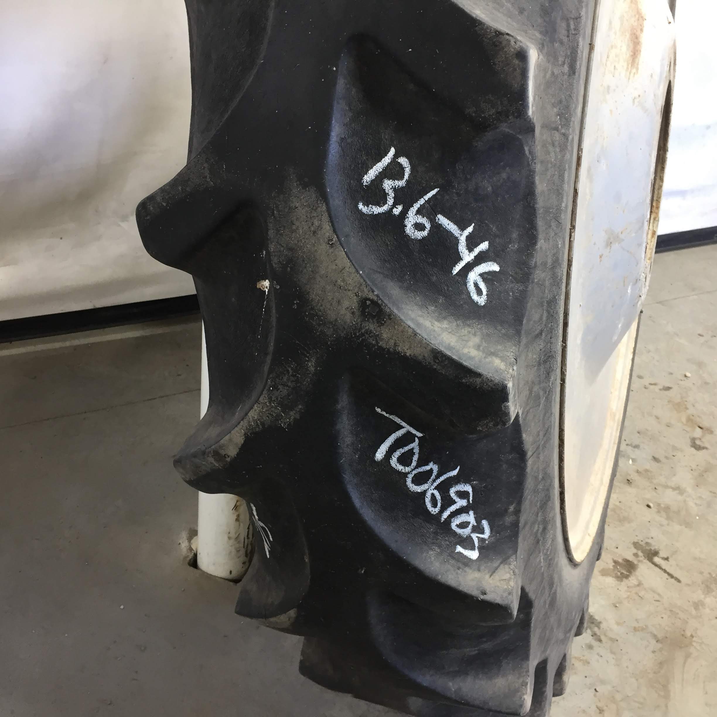 13.6/-46 Firestone Champion Spade Grip R-2 Tire RT006903