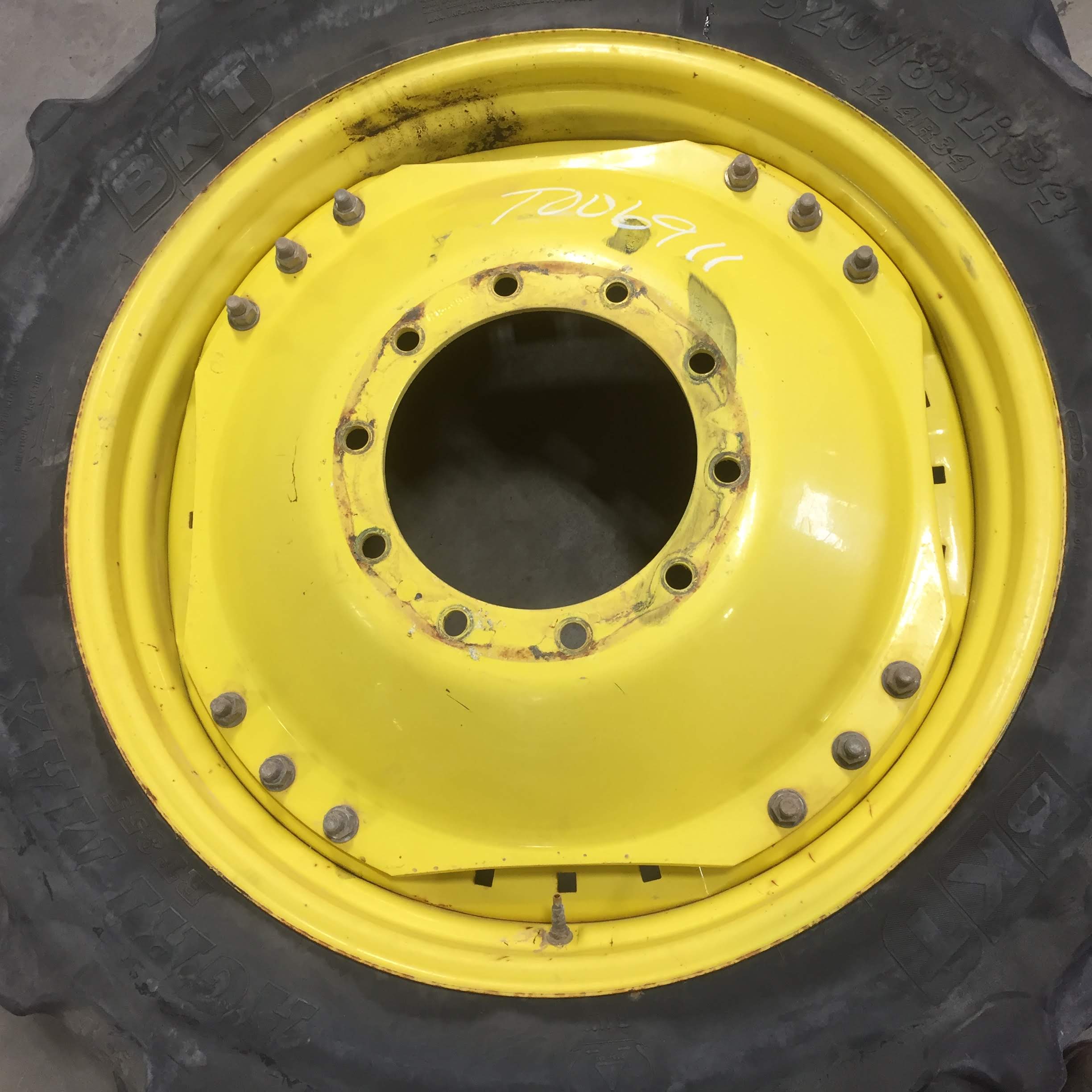 34'' Waffle Wheel (Groups of 3 bolts) Rim Center T006911CTR