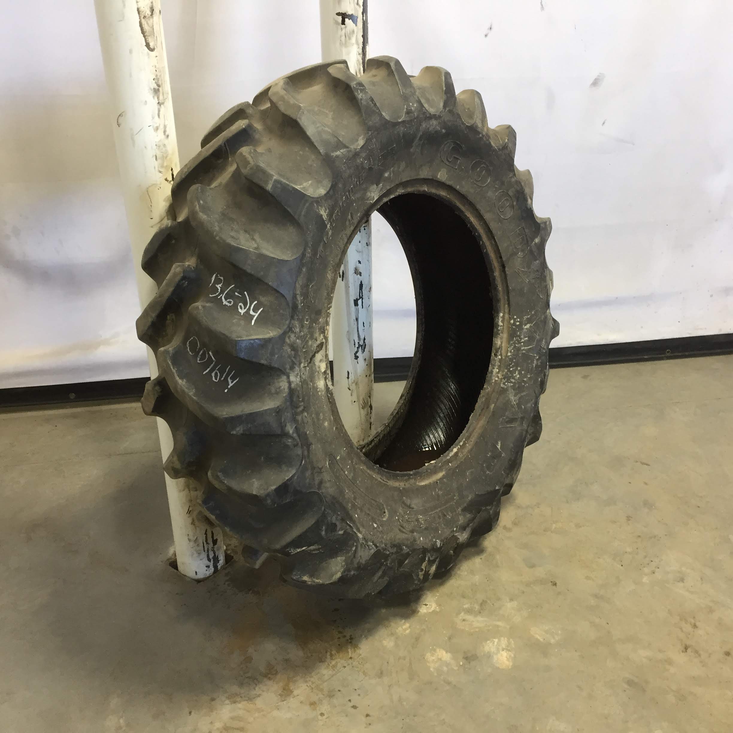 13.6/-24 Goodyear Farm Dyna Torque II R-1 Tire 007614