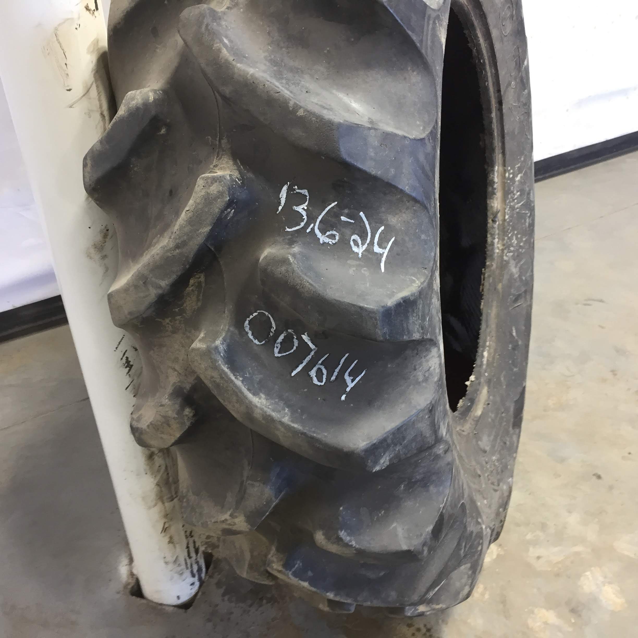 13.6/-24 Goodyear Farm Dyna Torque II R-1 Tire 007614