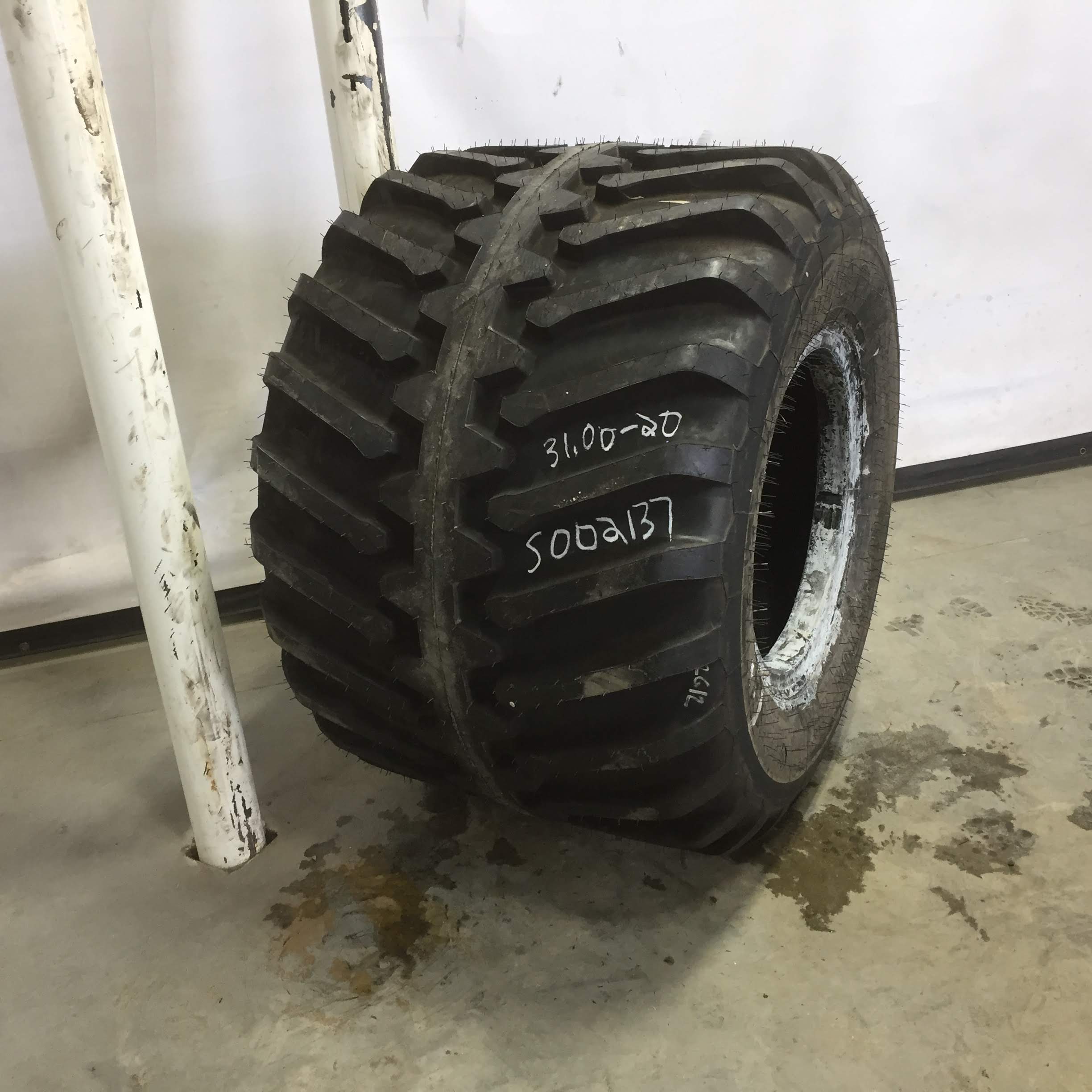 48/31.00-20 Firestone Flotation 23 (Center Rib) HF-2 Tire S002137
