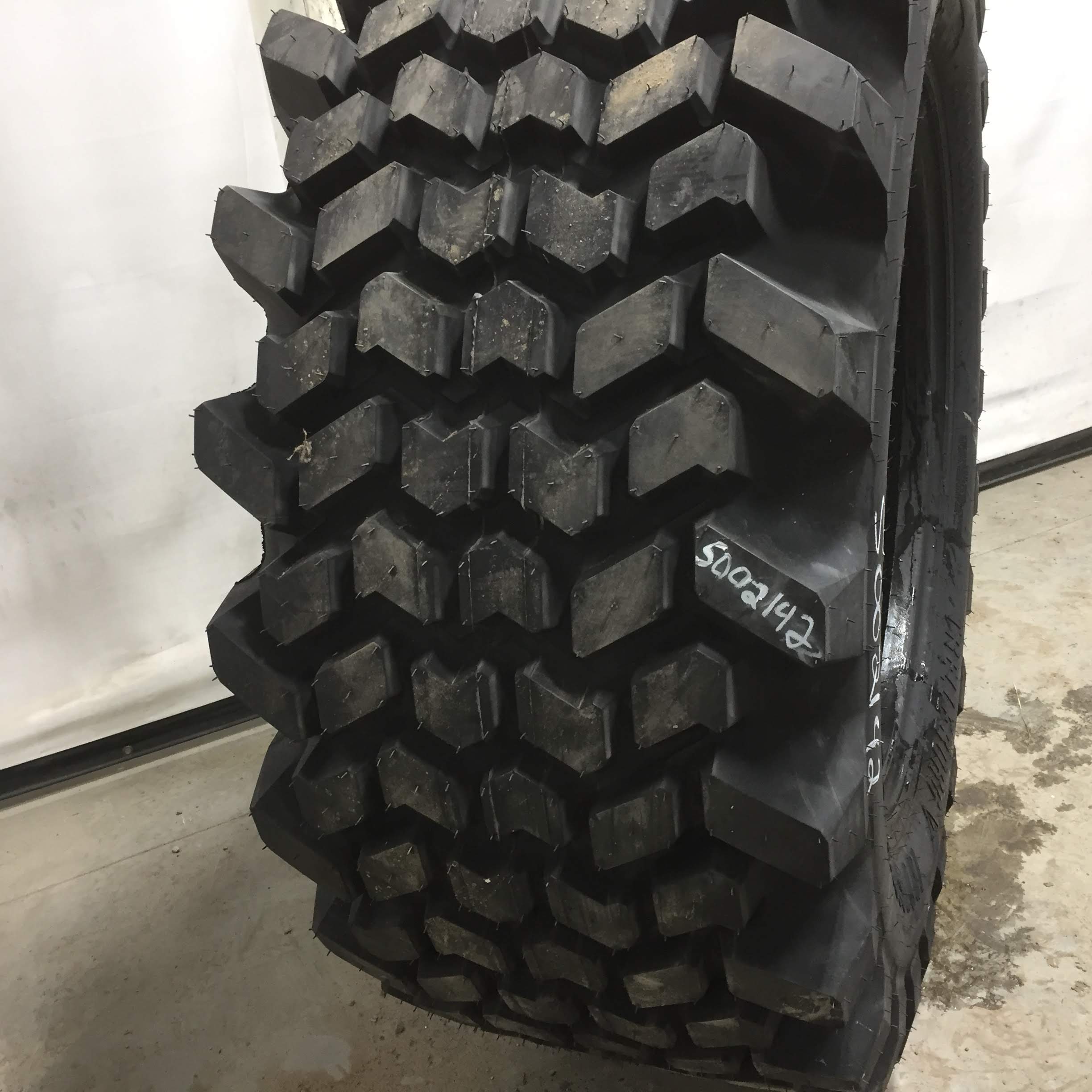 620/60B34 Trelleborg T459 HD R-14 Tire S002142