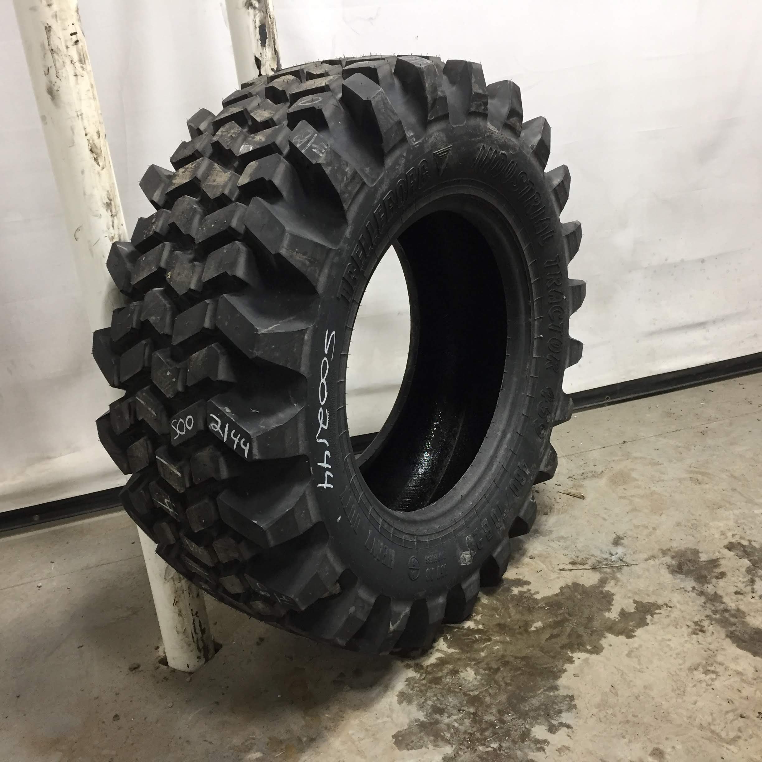 480/70B28 Trelleborg T459 HD R-14 Tire S002144