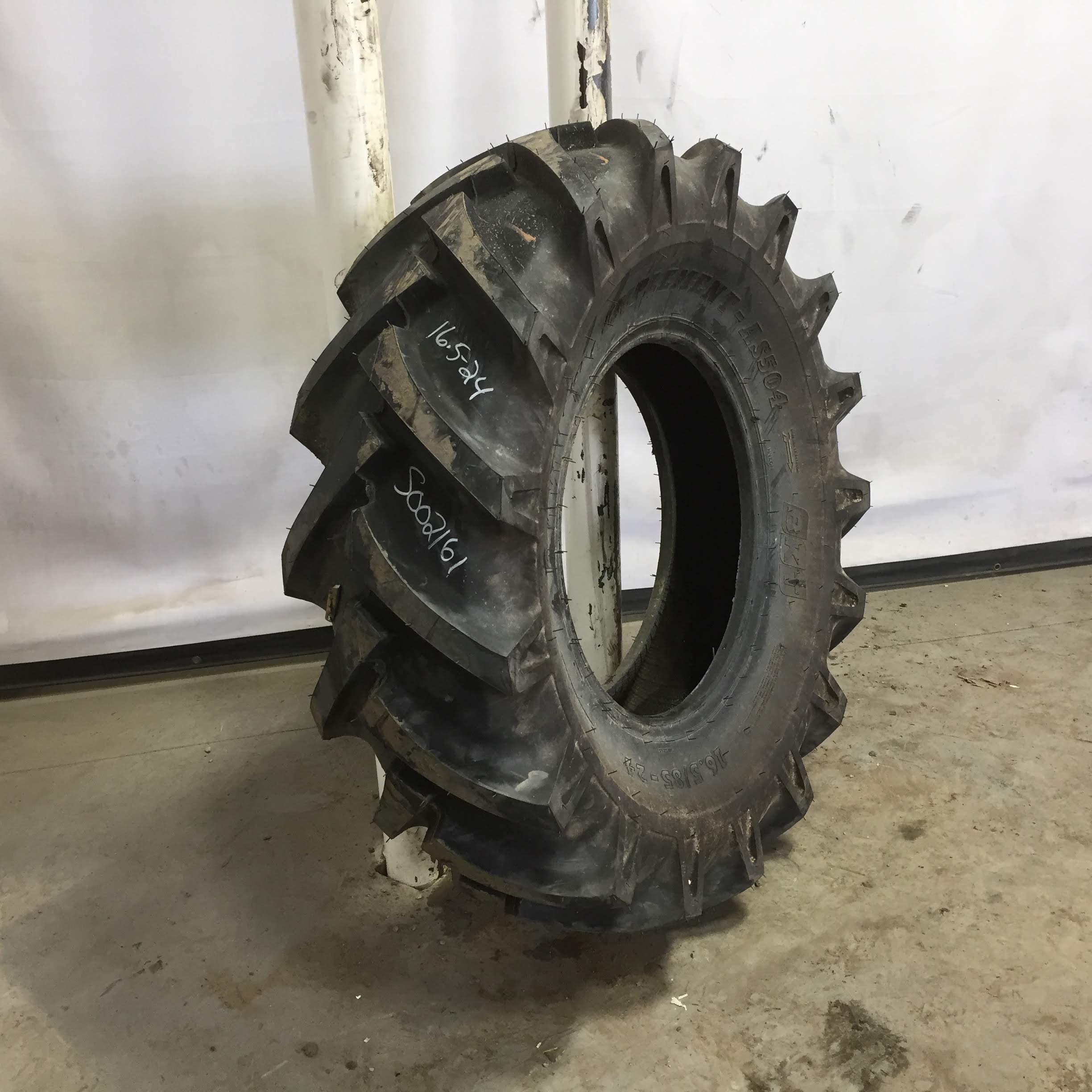 16.5/85-24 BKT Tires AS 504 Traction Implement R-4 Tire S002161