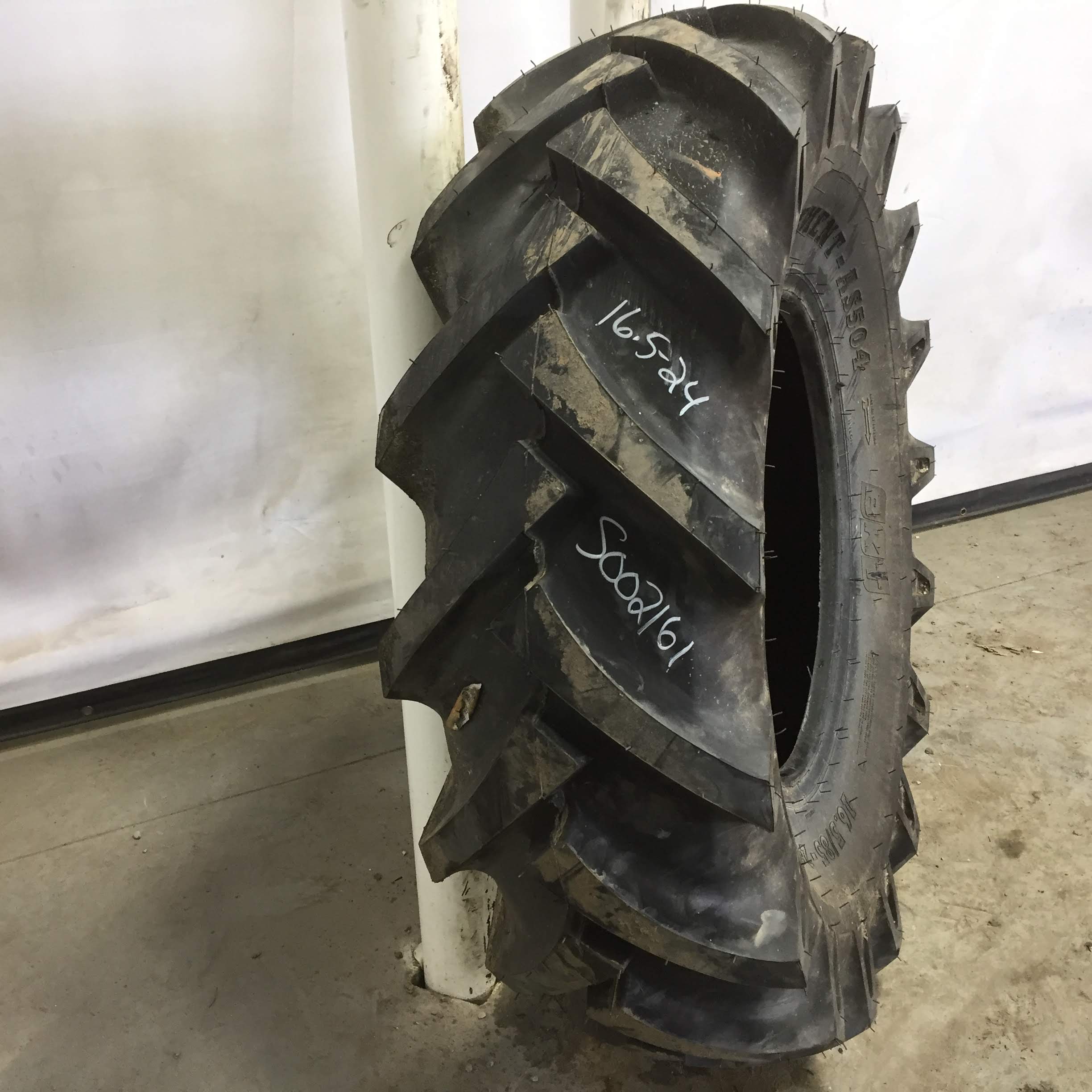 16.5/85-24 BKT Tires AS 504 Traction Implement R-4 Tire S002161