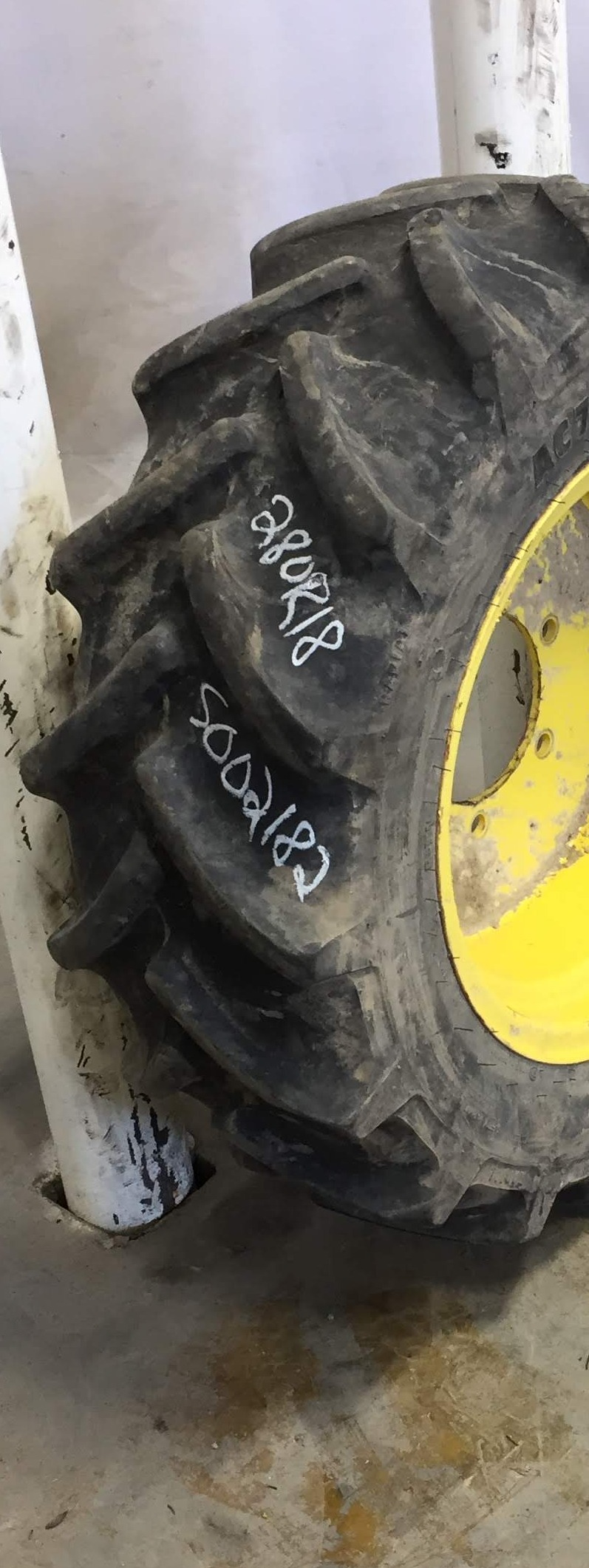 280/70R18 Mitas AC70 Radial  R-1W Tire RS002182