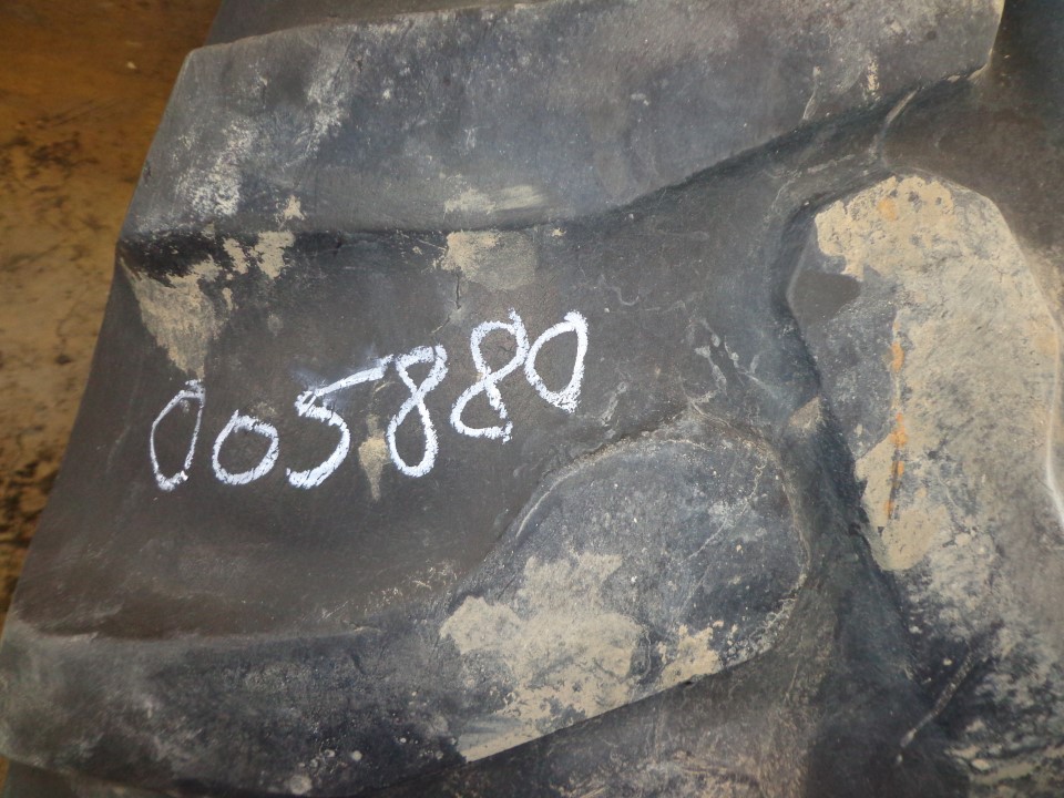 21/L-24 Goodyear Farm IT525 R-4 Tire 005880-Z