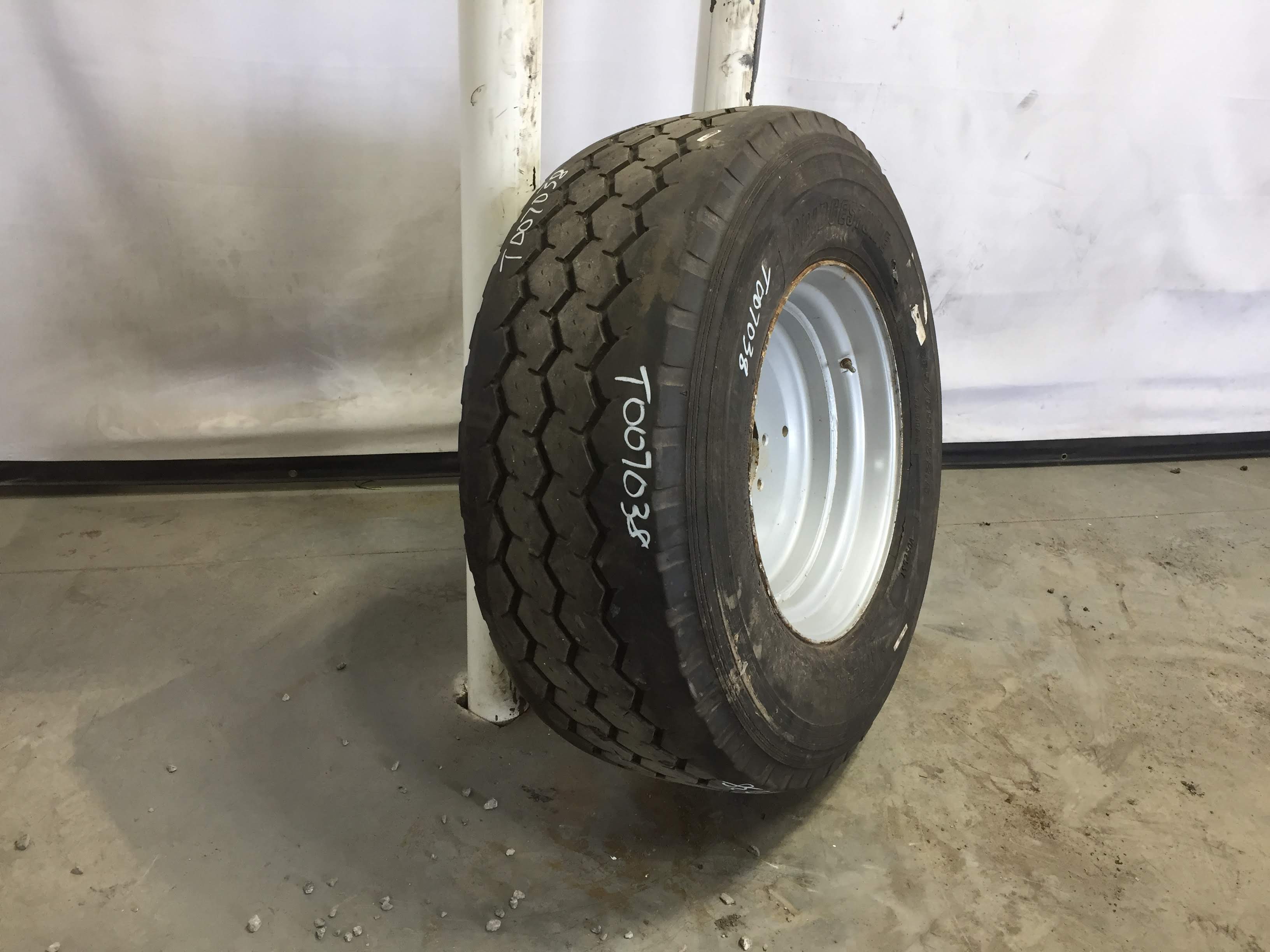 385/65R22.5 Bridgestone M844 Commercial Tire RT007038