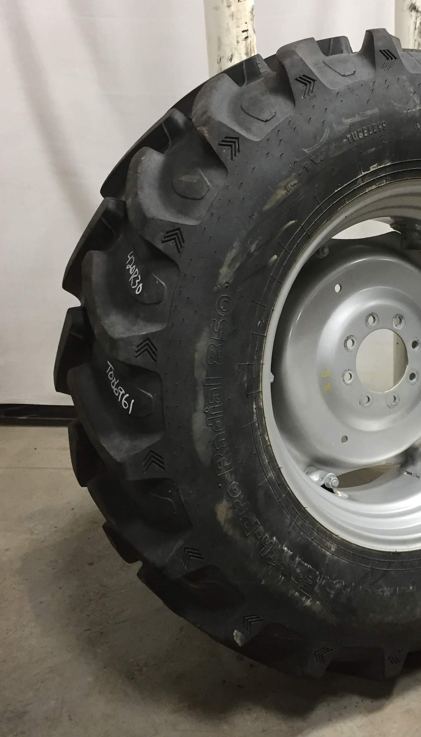 420/85R30 Galaxy Earth Pro R-1W Tire RT006961