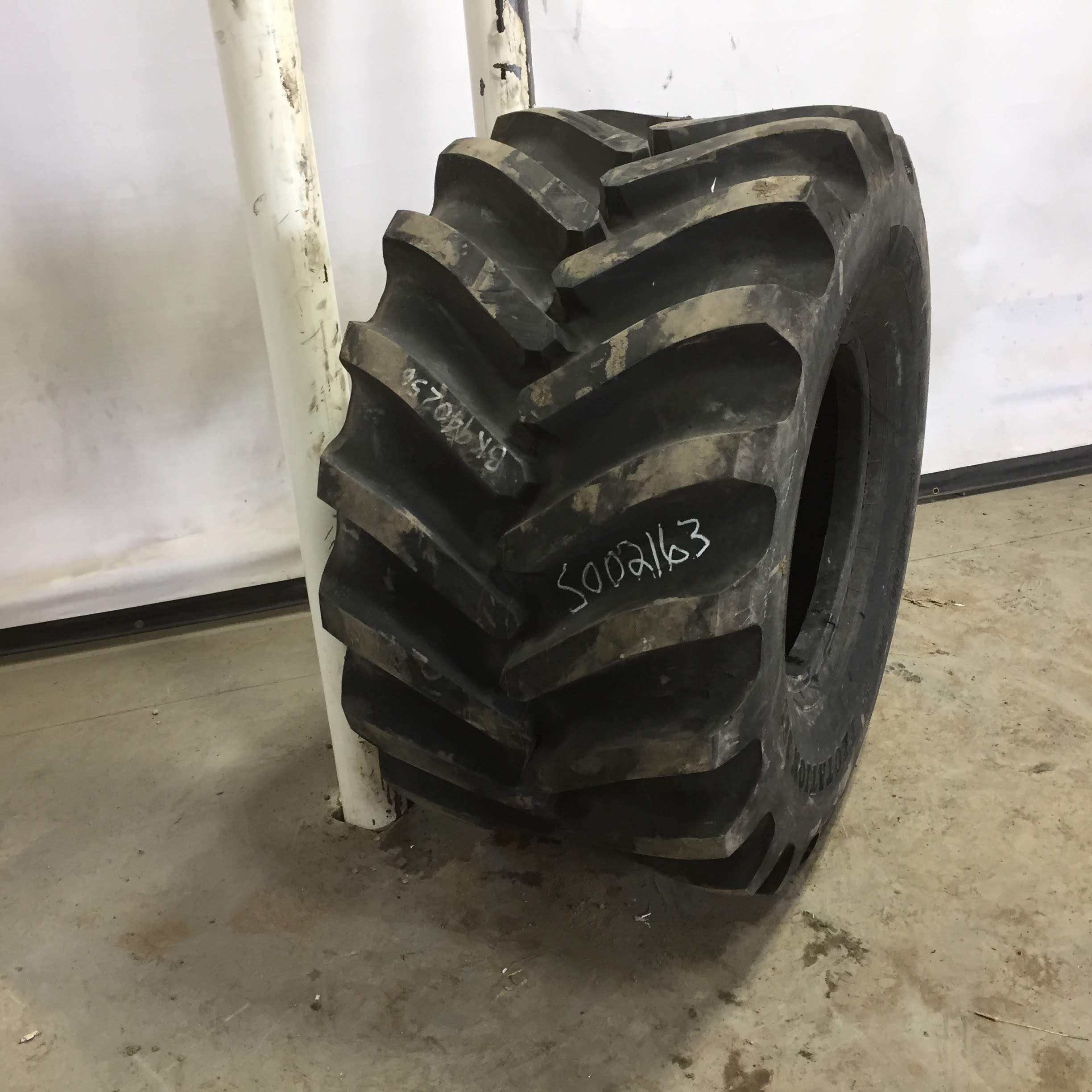 48/25.00-20 BKT Tires FL 351 High Flotation HF-3 Tire S002163