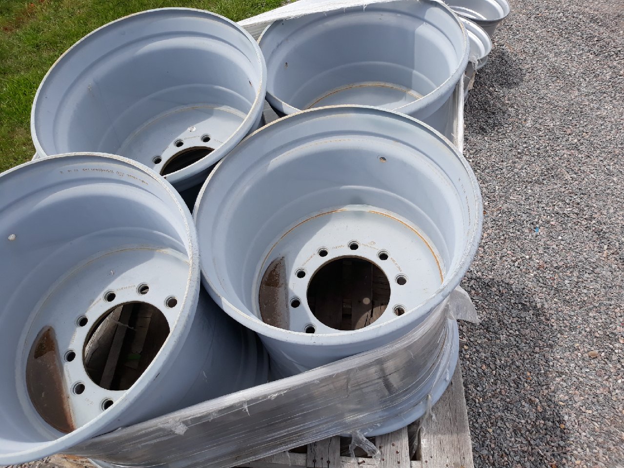 22.5''D x 24''W Hub Pilot Wheel W22-10300RP2