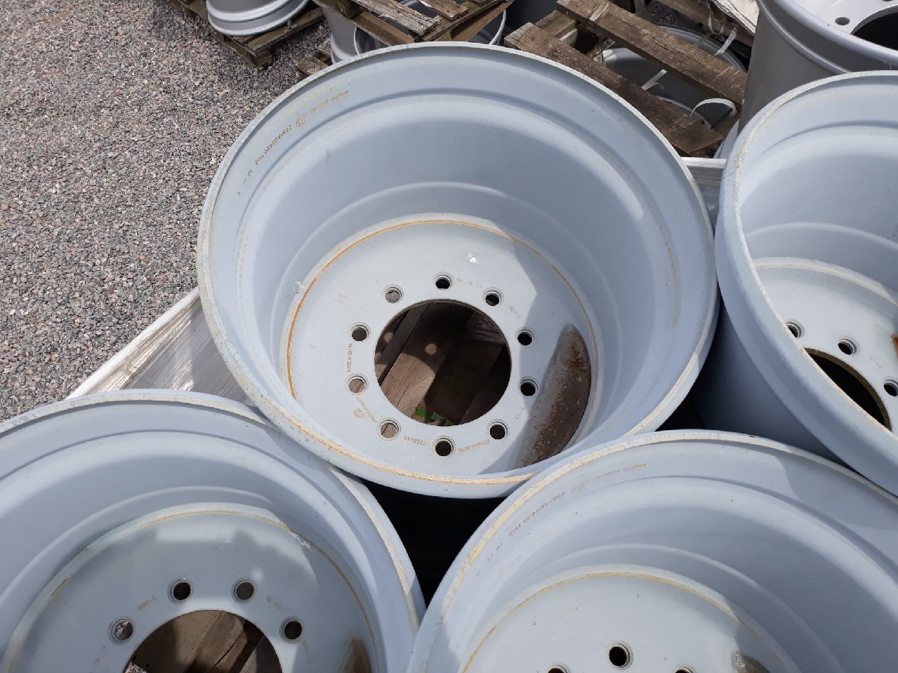 22.5''D x 24''W Hub Pilot Wheel W22-10300RP2