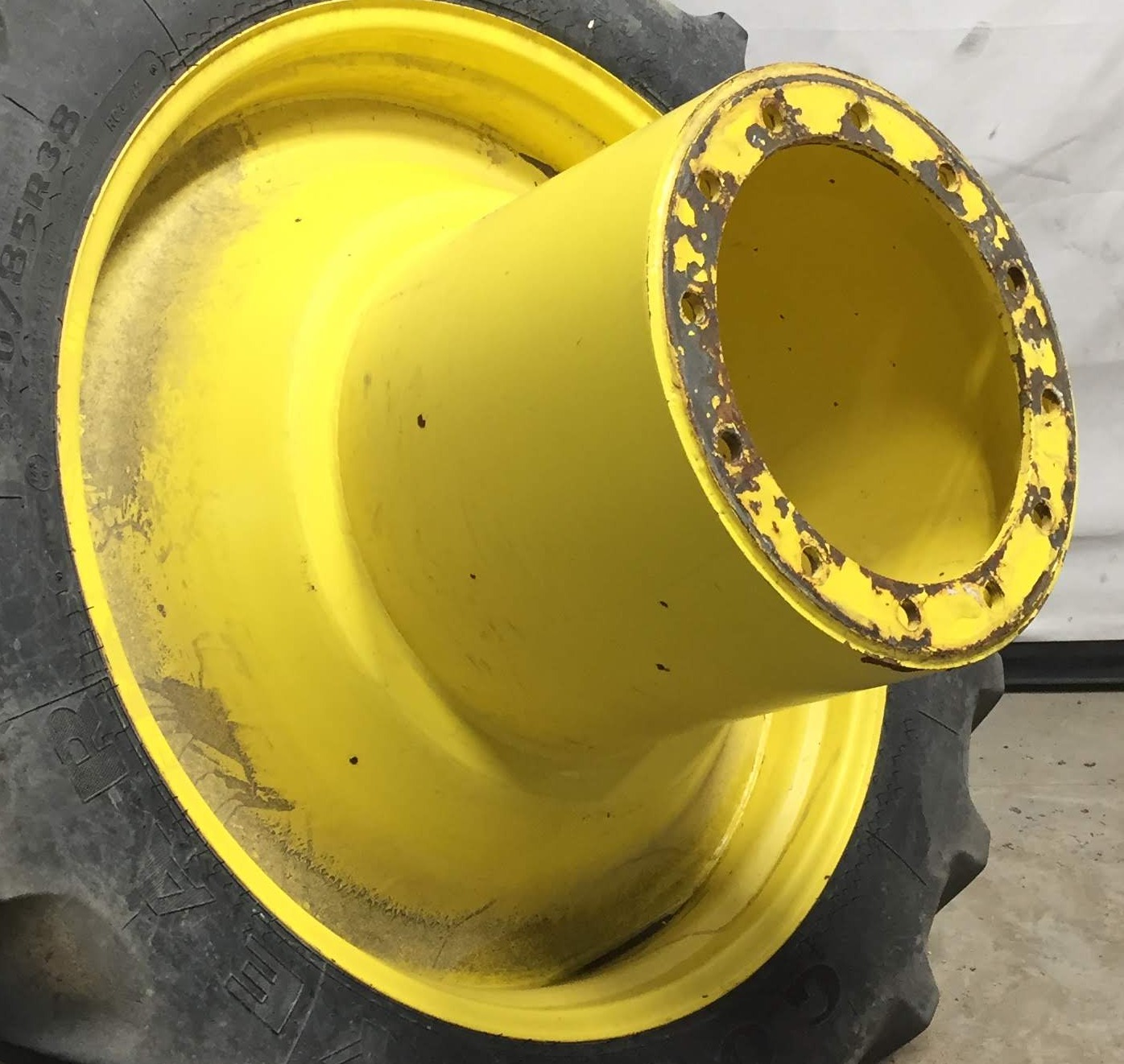 38''D x 10''W FWA Direct Bolt Dual Wheel WT007005