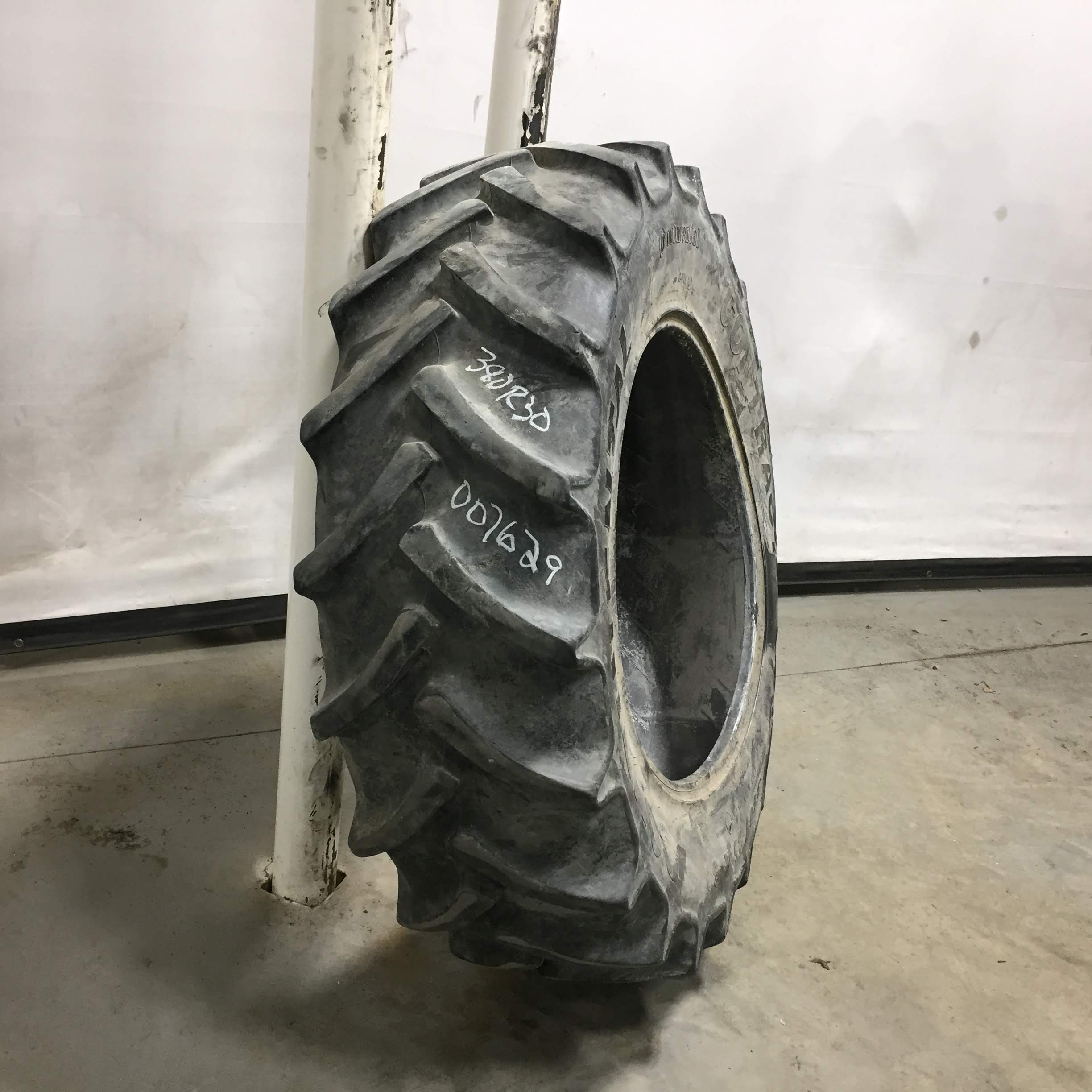 380/85R30 Continental AC85 Contract R-1W Tire 007629