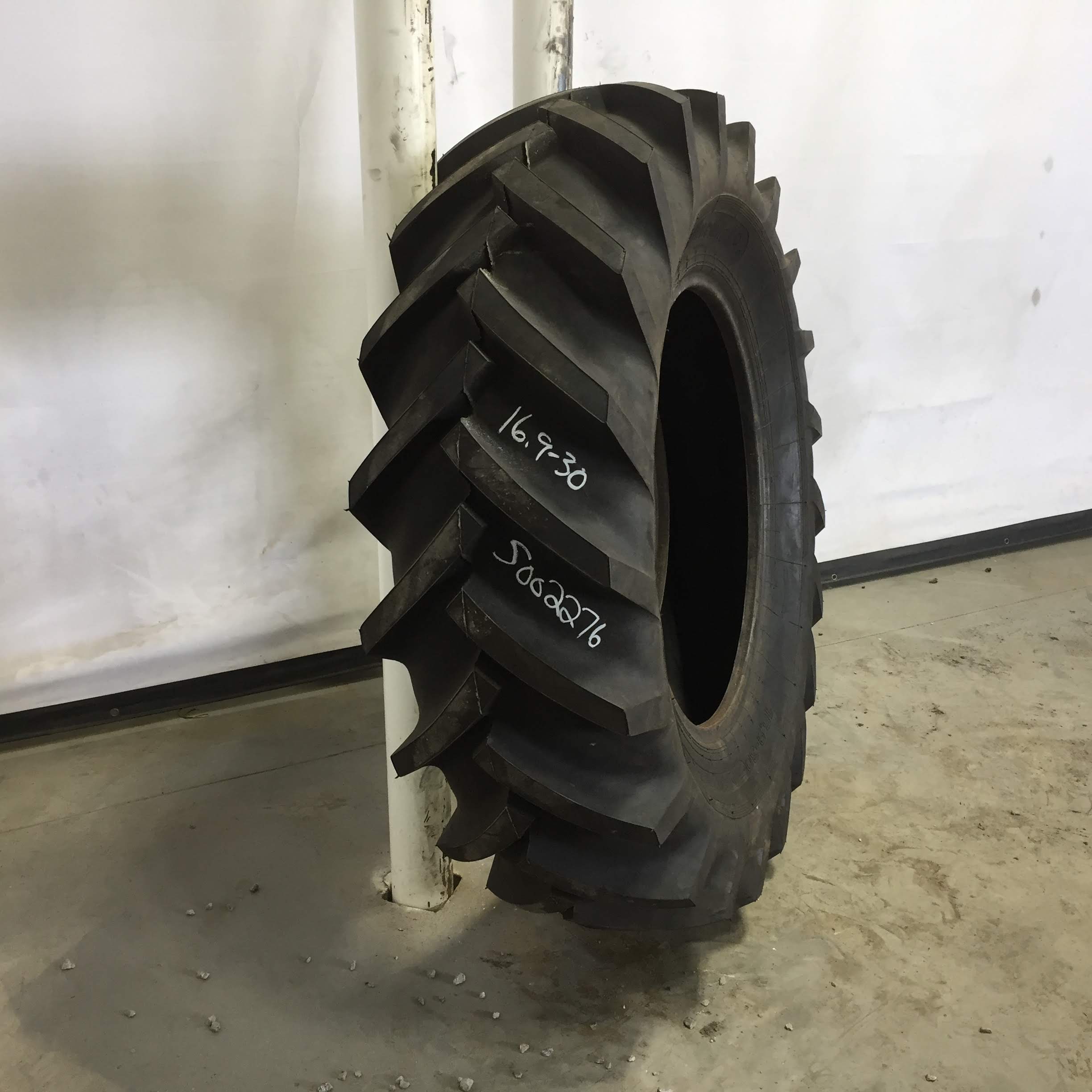 16.9/-30 Continental Farmer AC R-1 Tire S002276
