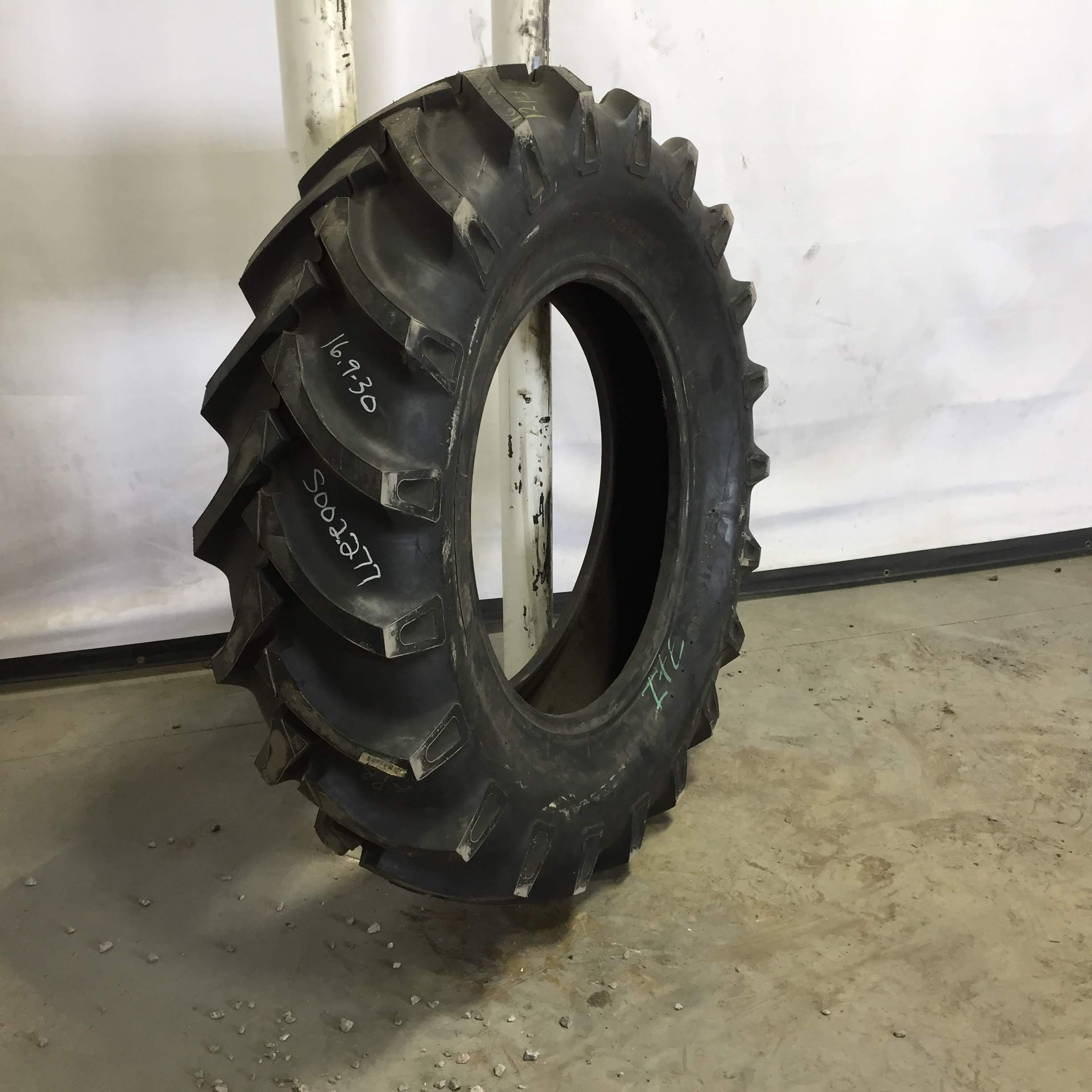 16.9/-30 Farm King (ATF) Tractor Rear (1360) R-1 Tire S002277
