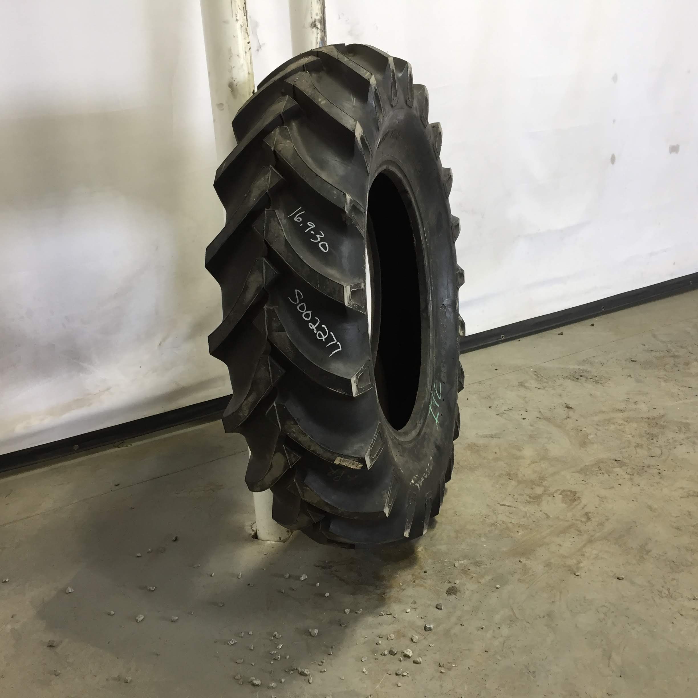 16.9/-30 Farm King (ATF) Tractor Rear (1360) R-1 Tire S002277