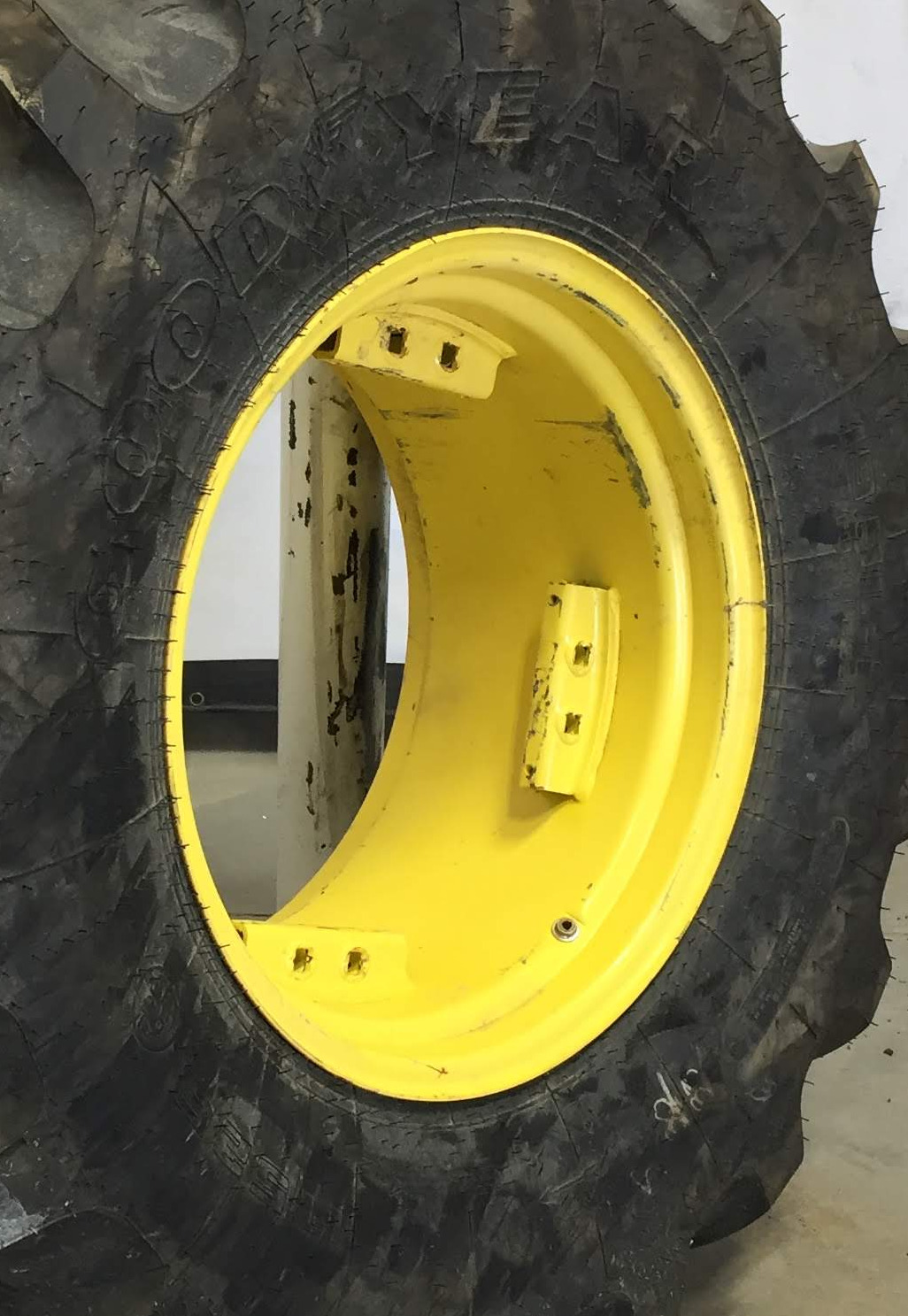 24''D x 15''W Rim with Clamp/U-Clamp (groups of 2 bolts) Wheel WS002293