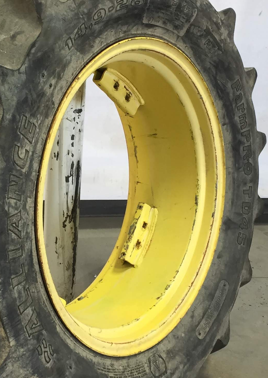 28''D x 12''W Rim with Clamp/U-Clamp (groups of 2 bolts) Wheel WS002309