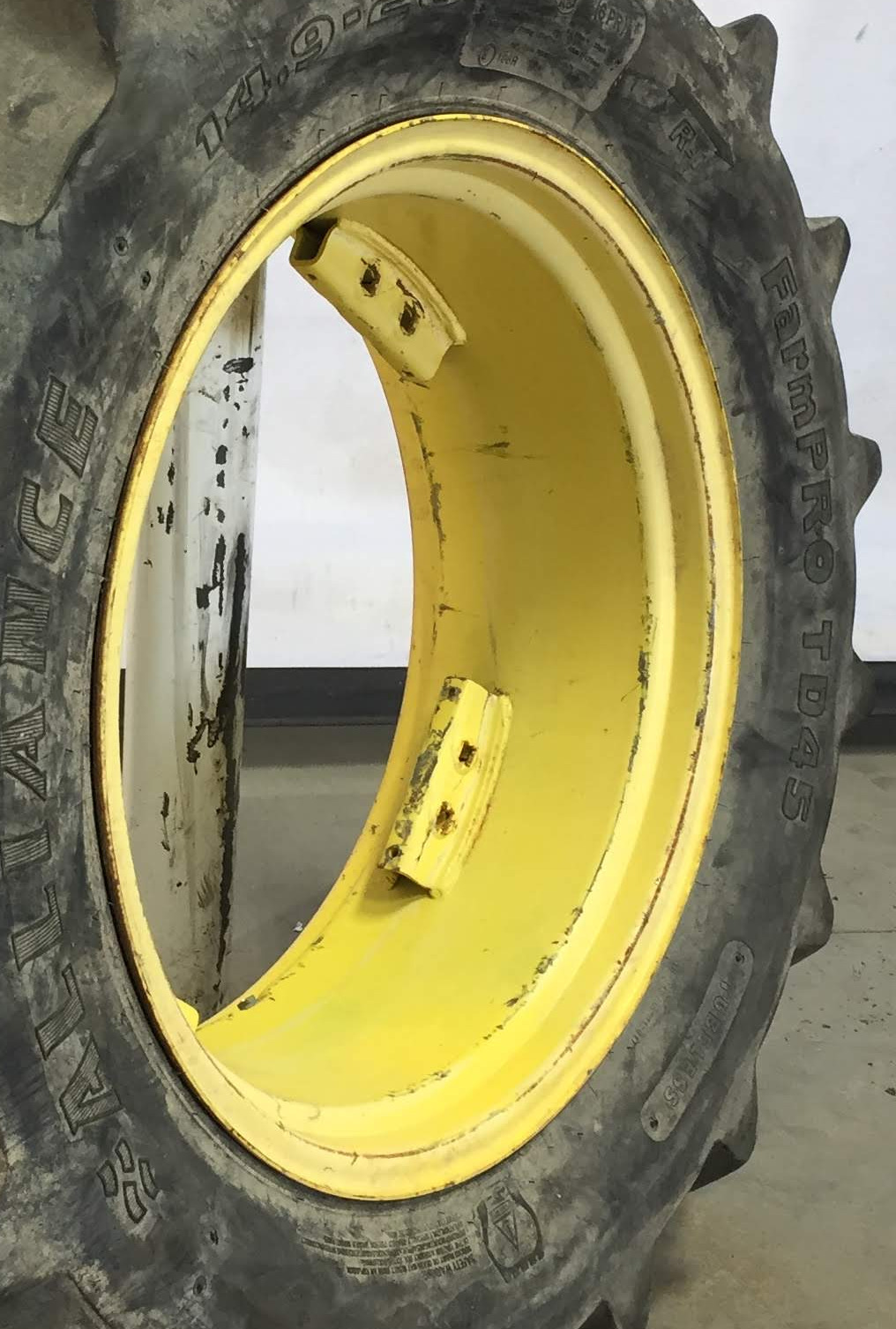 28''D x 12''W Rim with Clamp/U-Clamp (groups of 2 bolts) Wheel WS002309