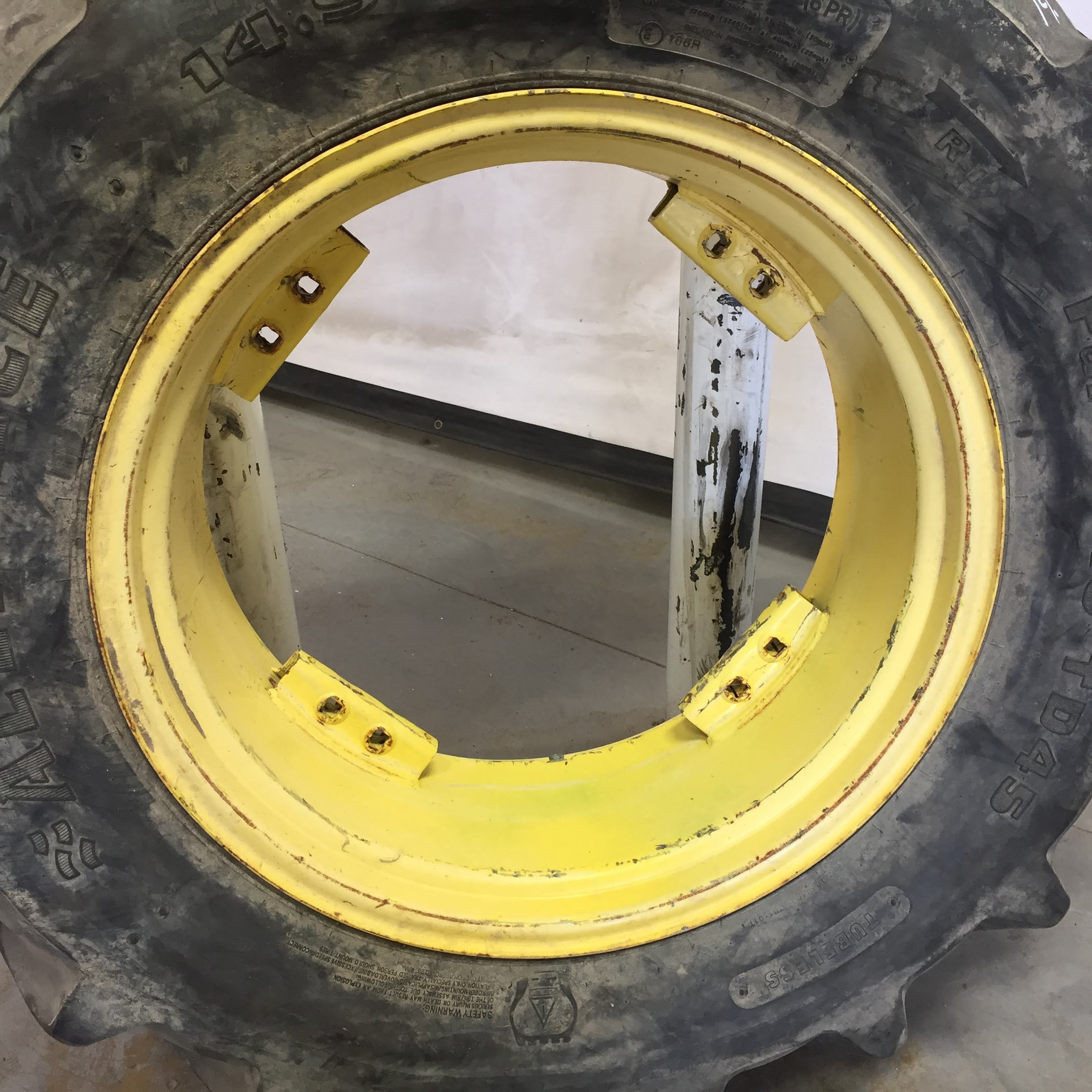 28''D x 12''W Rim with Clamp/U-Clamp (groups of 2 bolts) Wheel WS002309