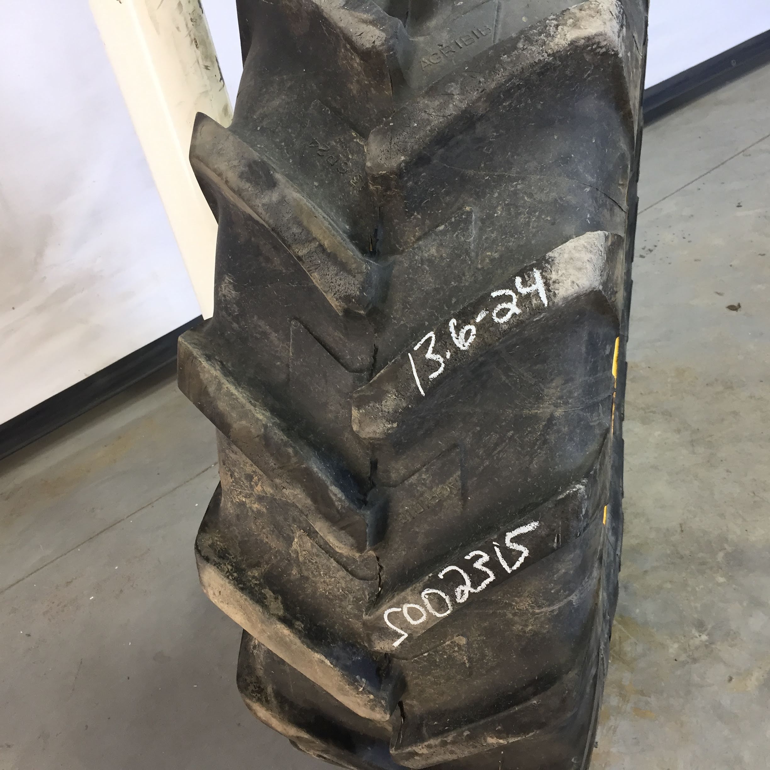 13.6/R24 Michelin AgriBib R-1W Tire RS002315