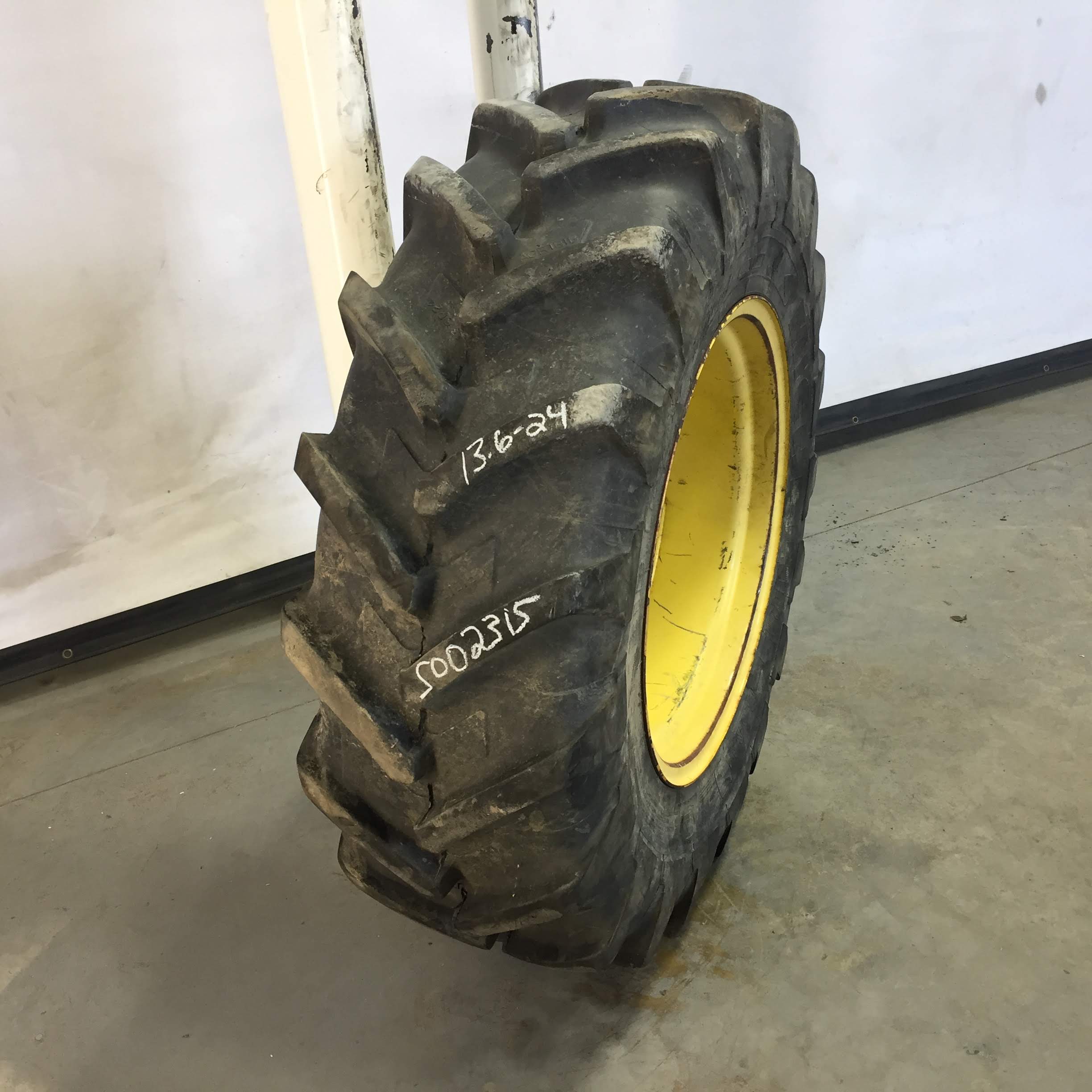 13.6/R24 Michelin AgriBib R-1W Tire RS002315