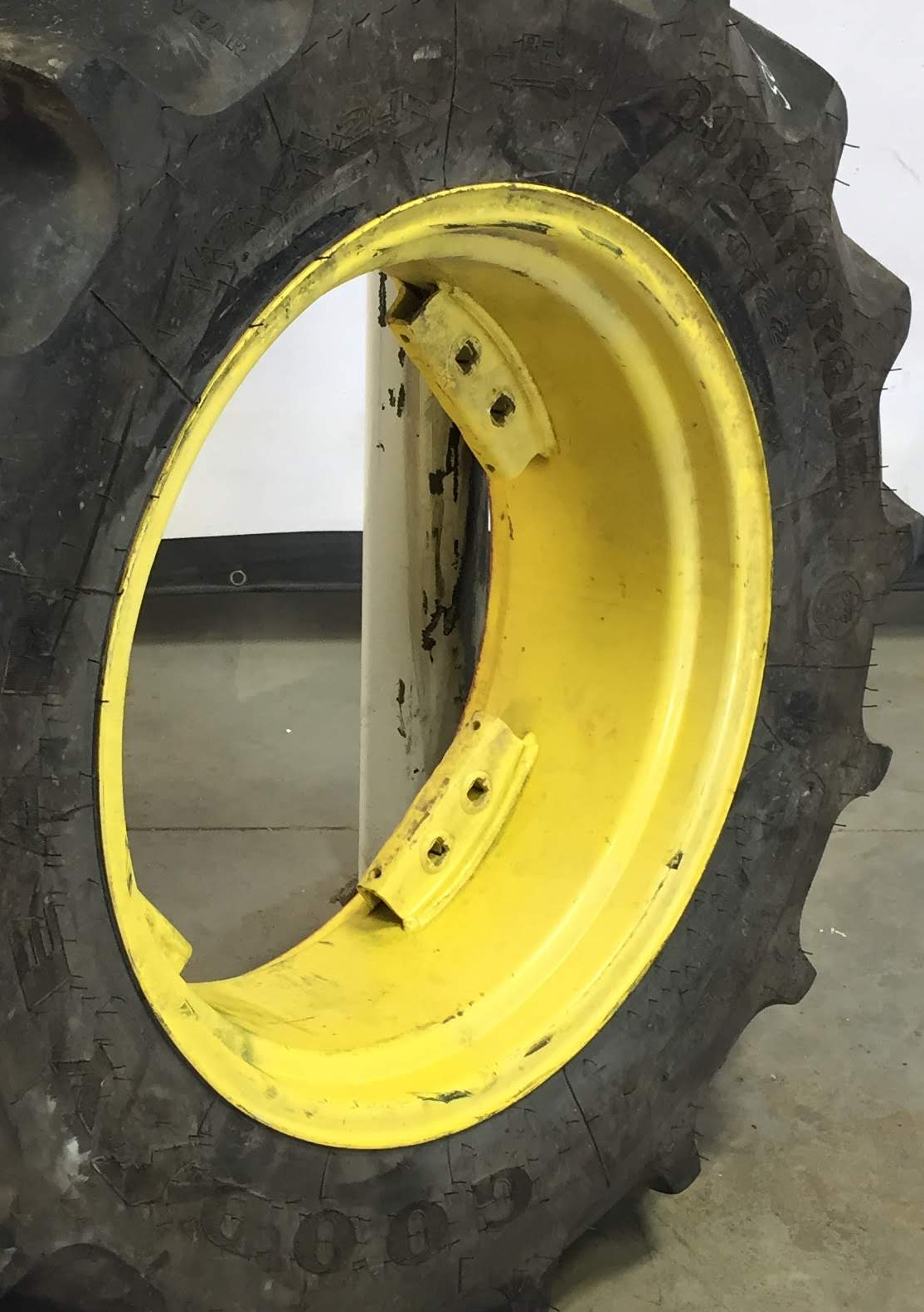 24''D x 10''W Rim with Clamp/U-Clamp (groups of 2 bolts) Wheel WS002319