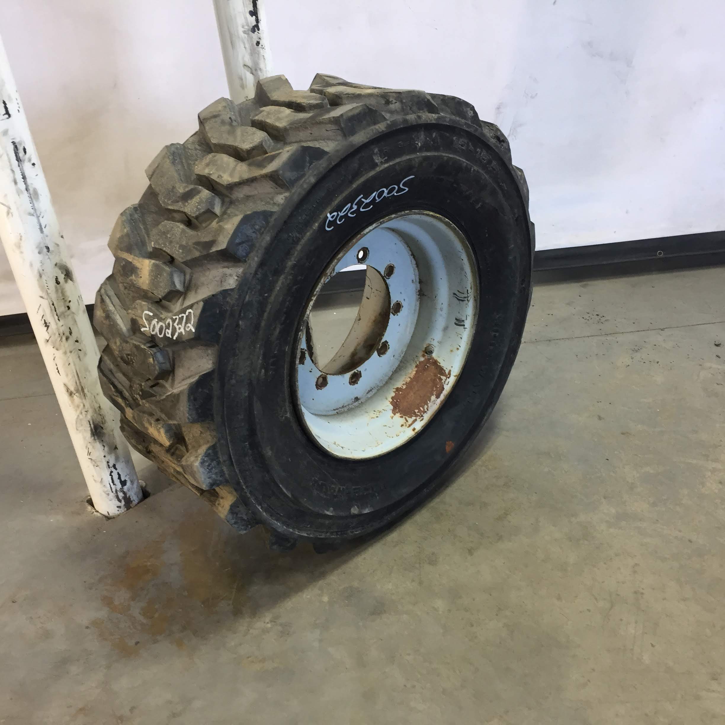 15/-19.5 Blackstone Wide Wall R-4 Tire RS002322