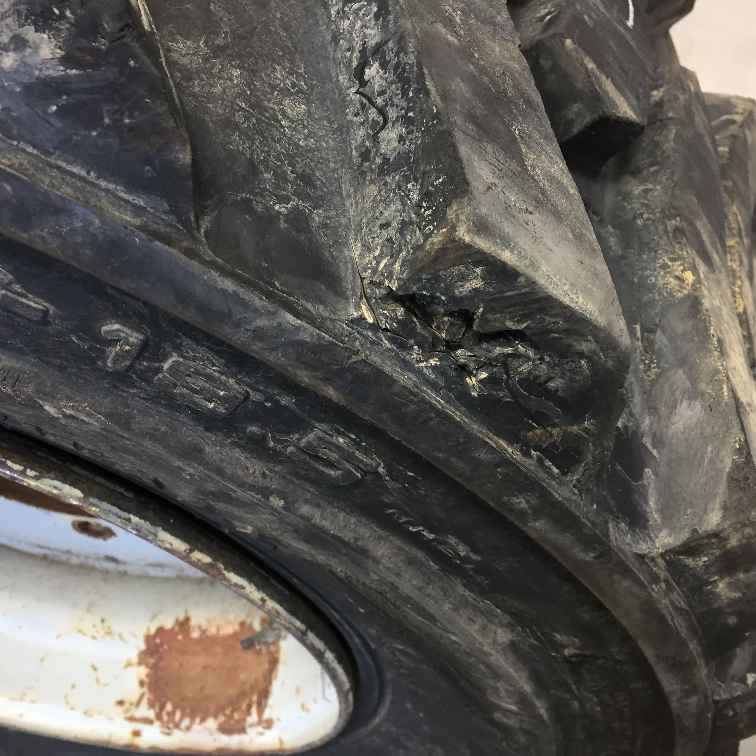 15/-19.5 Blackstone Wide Wall R-4 Tire-Wheel Assembly S002322