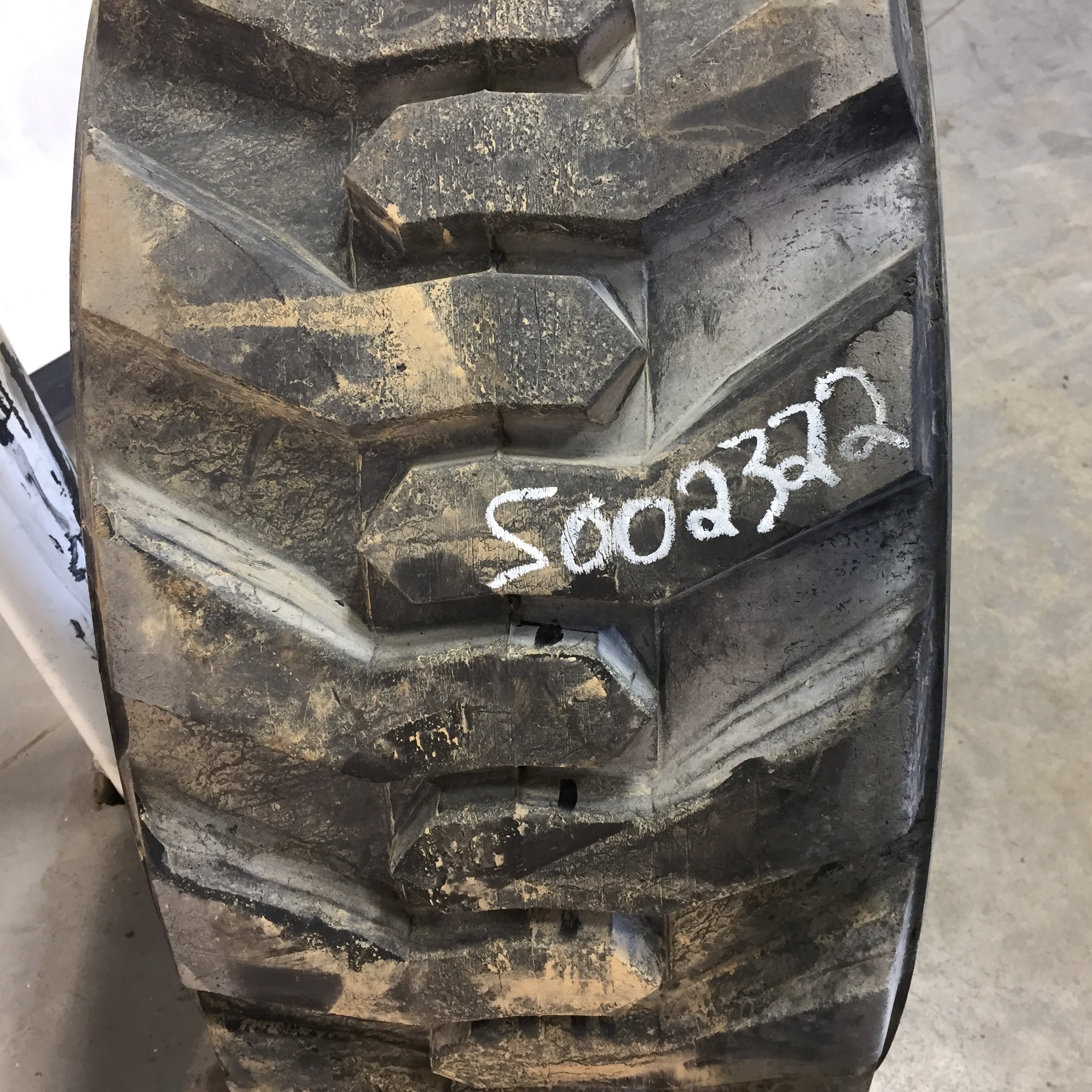 15/-19.5 Blackstone Wide Wall R-4 Tire-Wheel Assembly S002322