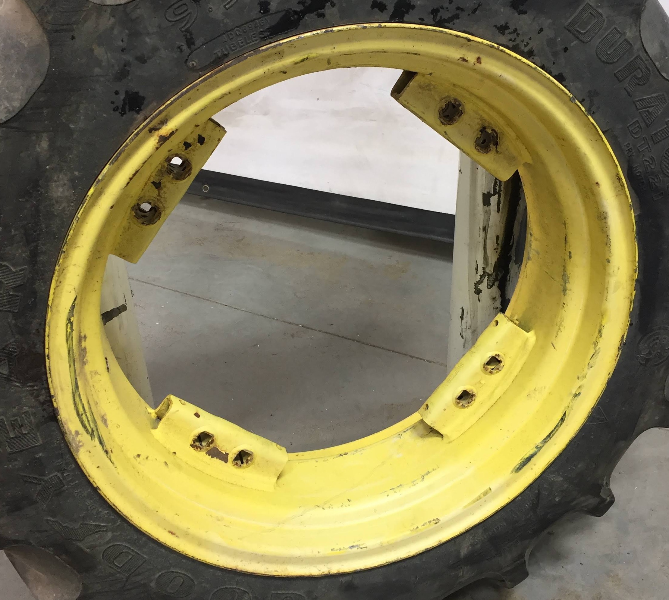 24''D x 8''W Rim with Clamp/U-Clamp (groups of 2 bolts) Wheel WS002334