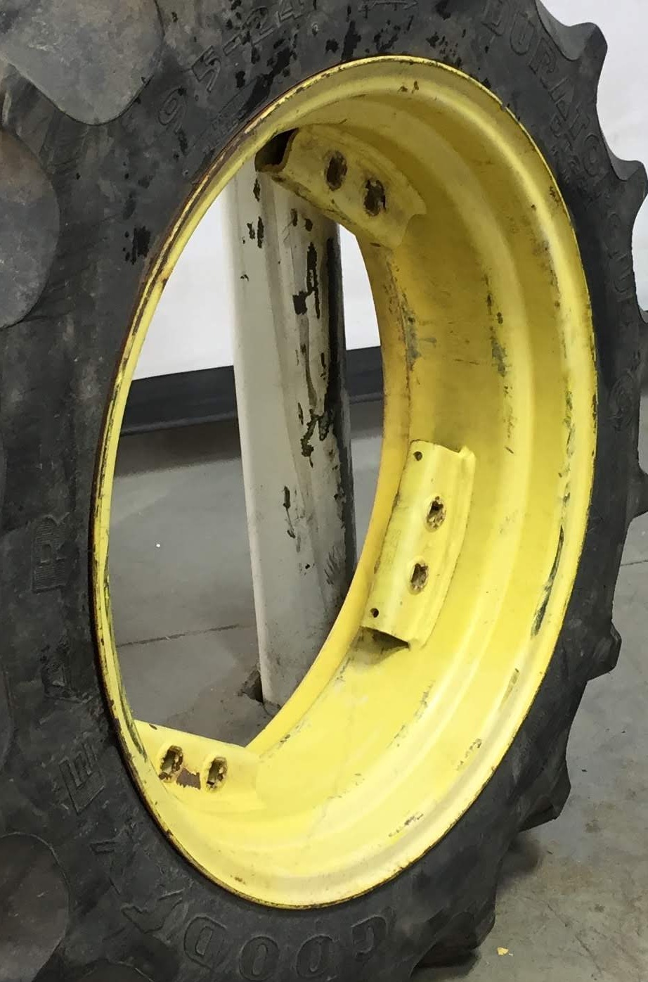 24''D x 8''W Rim with Clamp/U-Clamp (groups of 2 bolts) Wheel WS002334