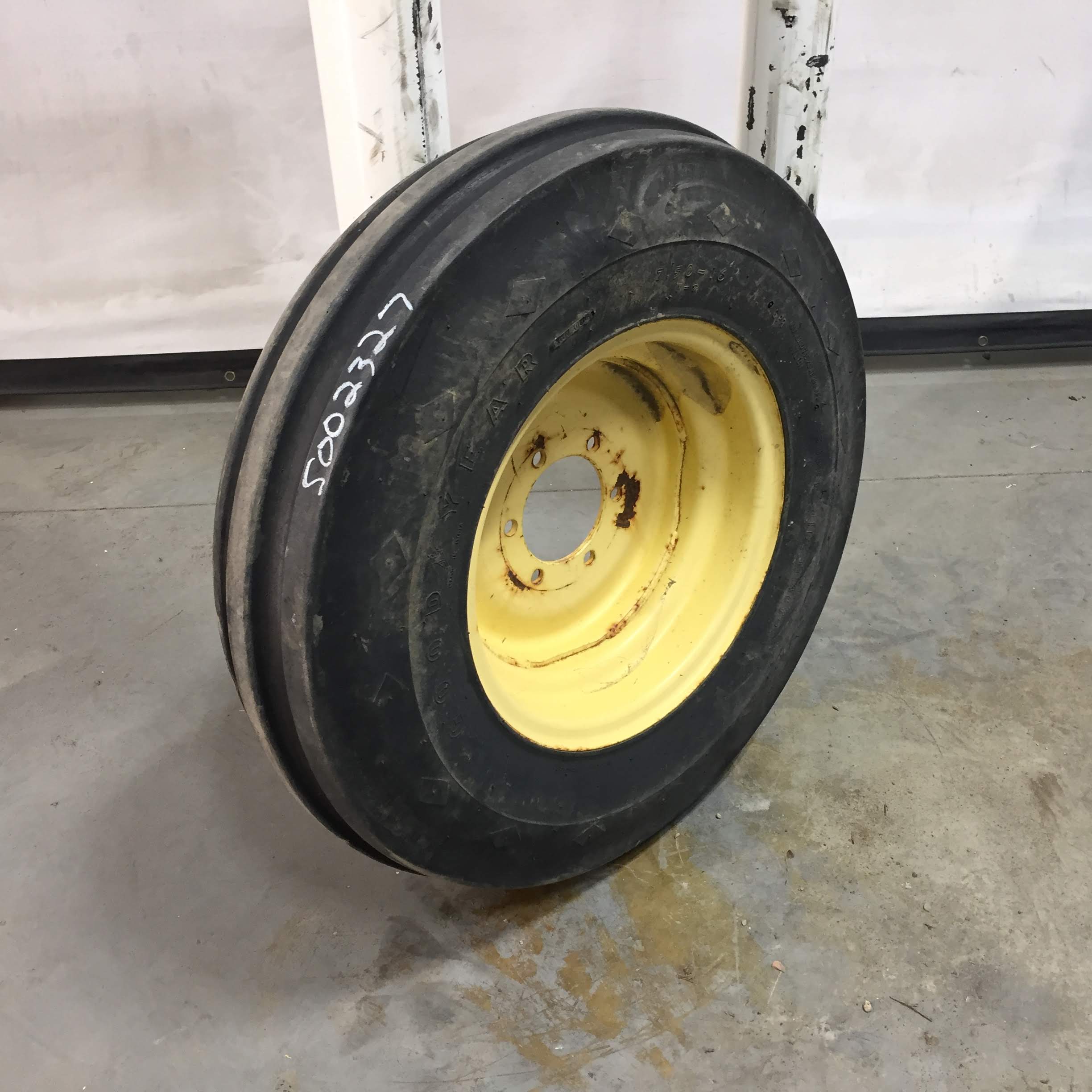 7.50/-16 Firestone Champion Guide Grip 3-Rib F-2 Tire-Wheel Assembly S002327