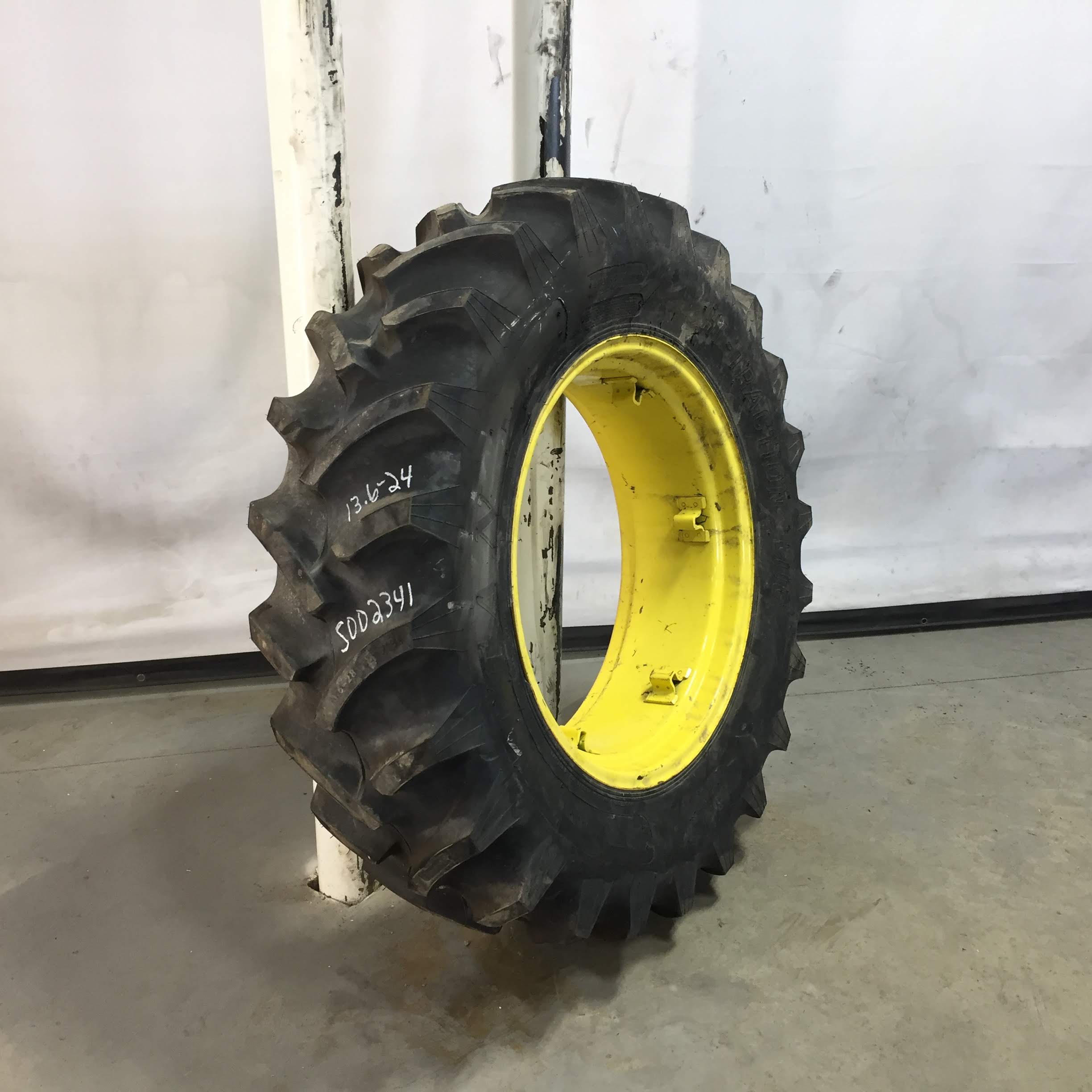 13.6/-28 Titan Farm Hi Traction Lug R-1 Tire-Wheel Assembly S002341