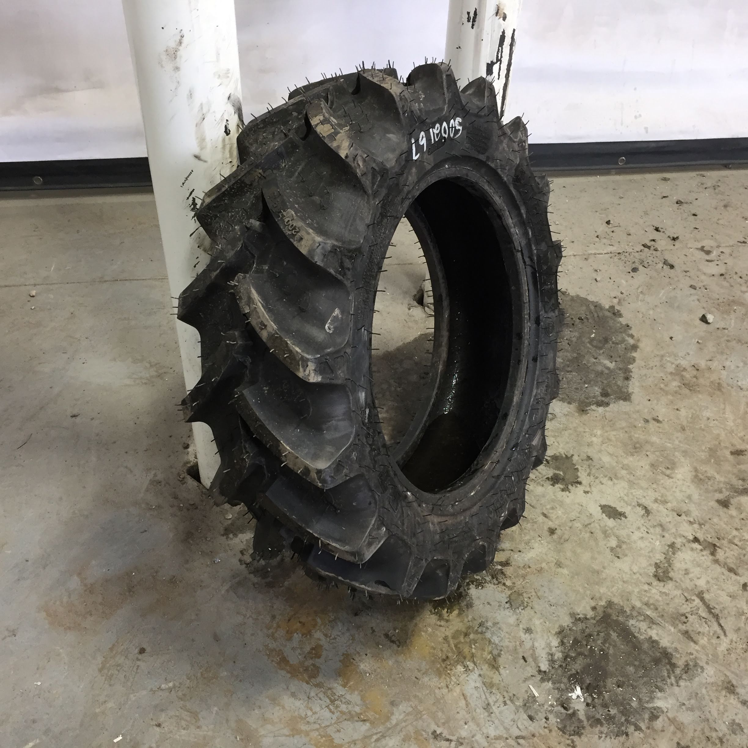 200/70R16 BKT Tires Agrimax RT 765 R-1W Tire S002167