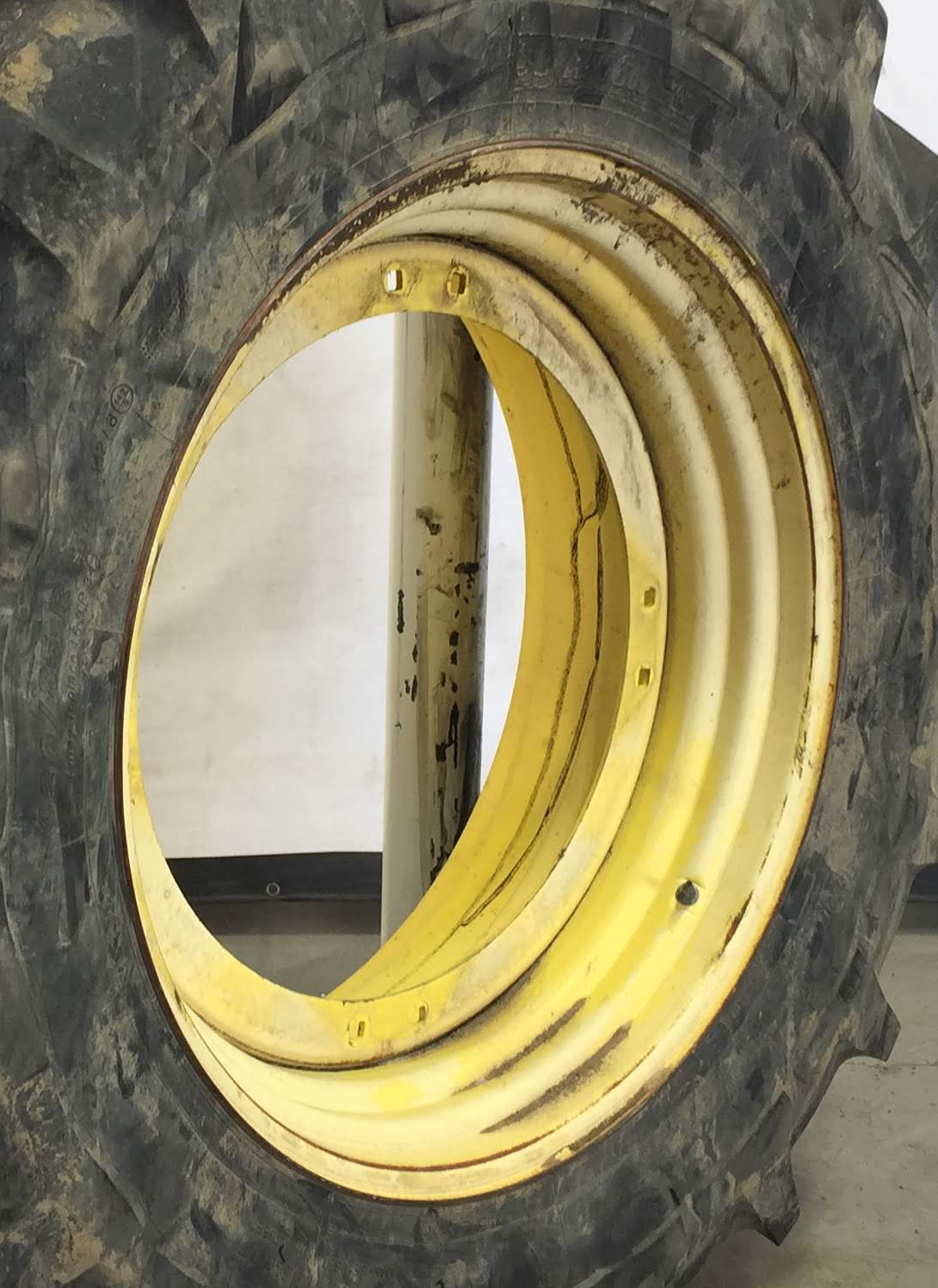 34''D x 15''W Stub Disc (groups of 2 bolts) Wheel WS002345