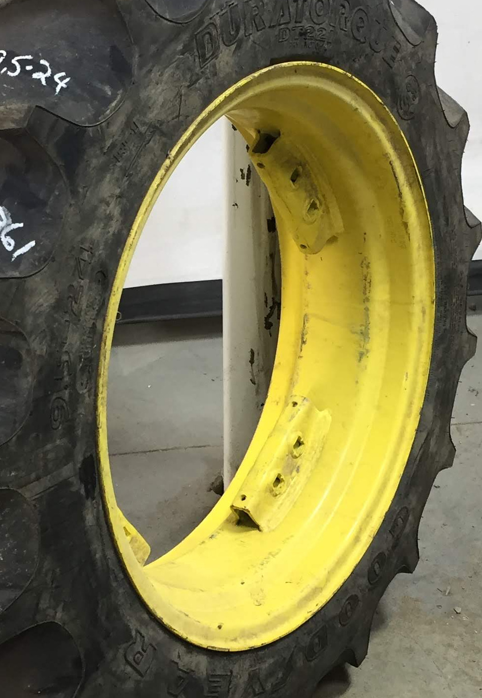 24''D x 8''W Rim with Clamp/U-Clamp (groups of 2 bolts) Wheel WS002361