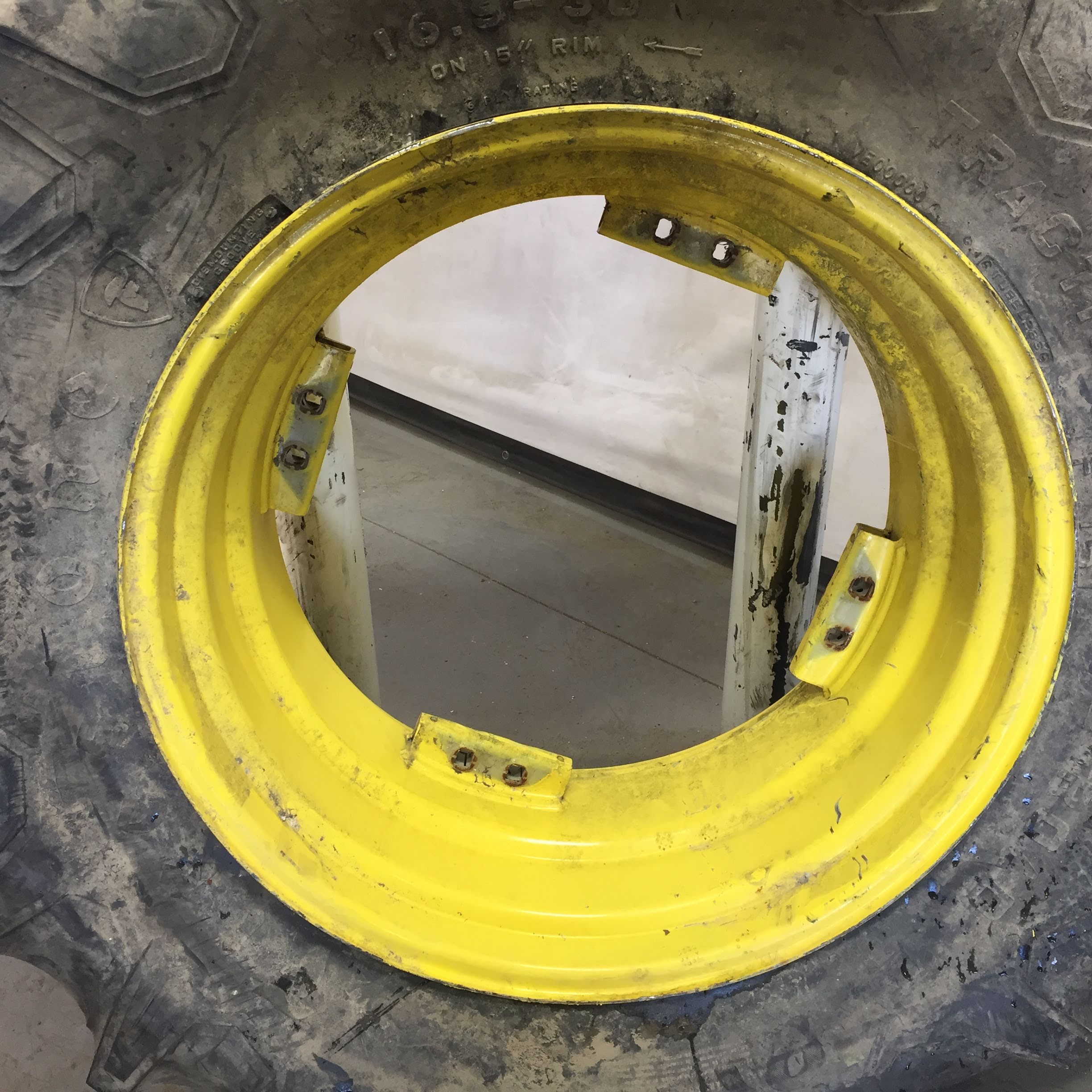 30''D x 15''W Rim with Clamp/U-Clamp (groups of 2 bolts) Wheel WS002366